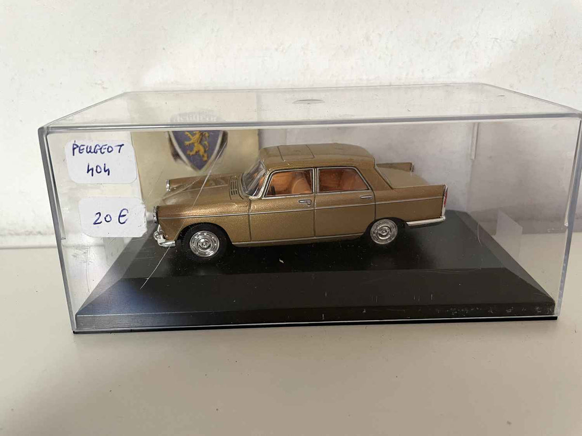 Peugeot 404 marron de 1960 (Norev)