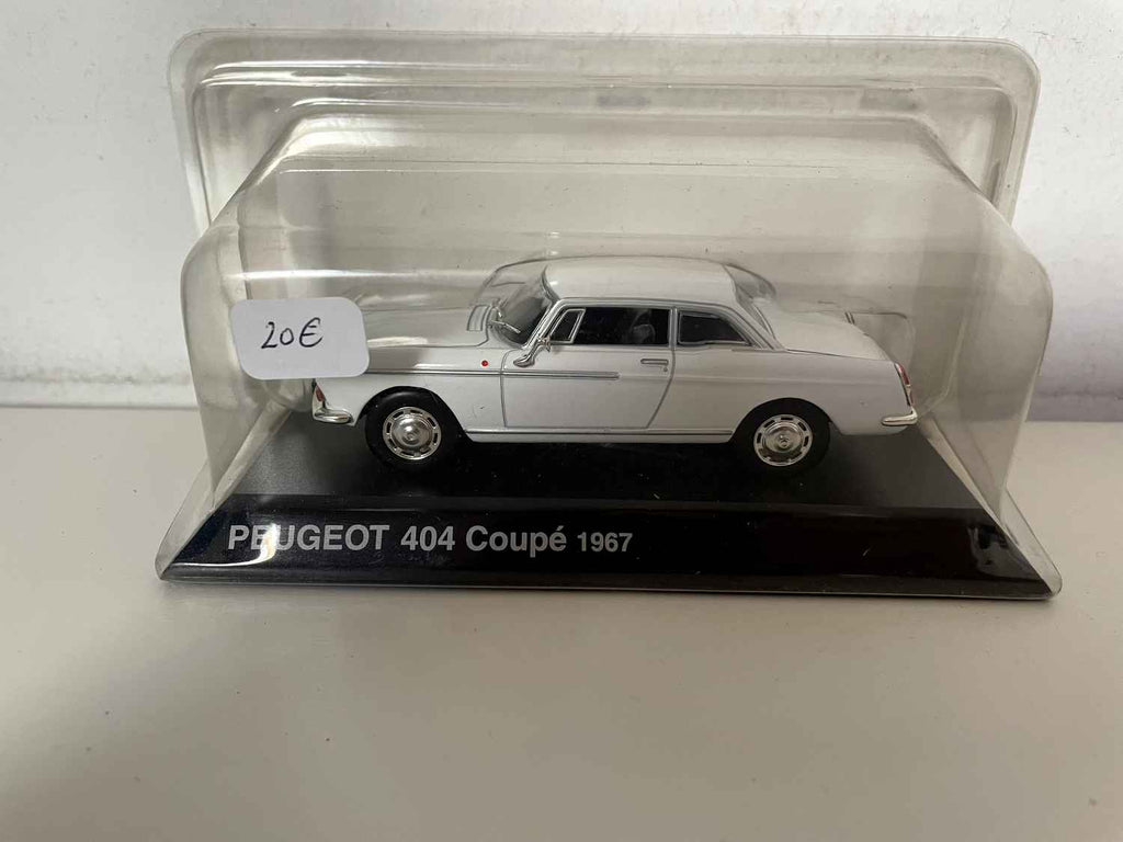 Peugeot 404 coupé bianca del 1967