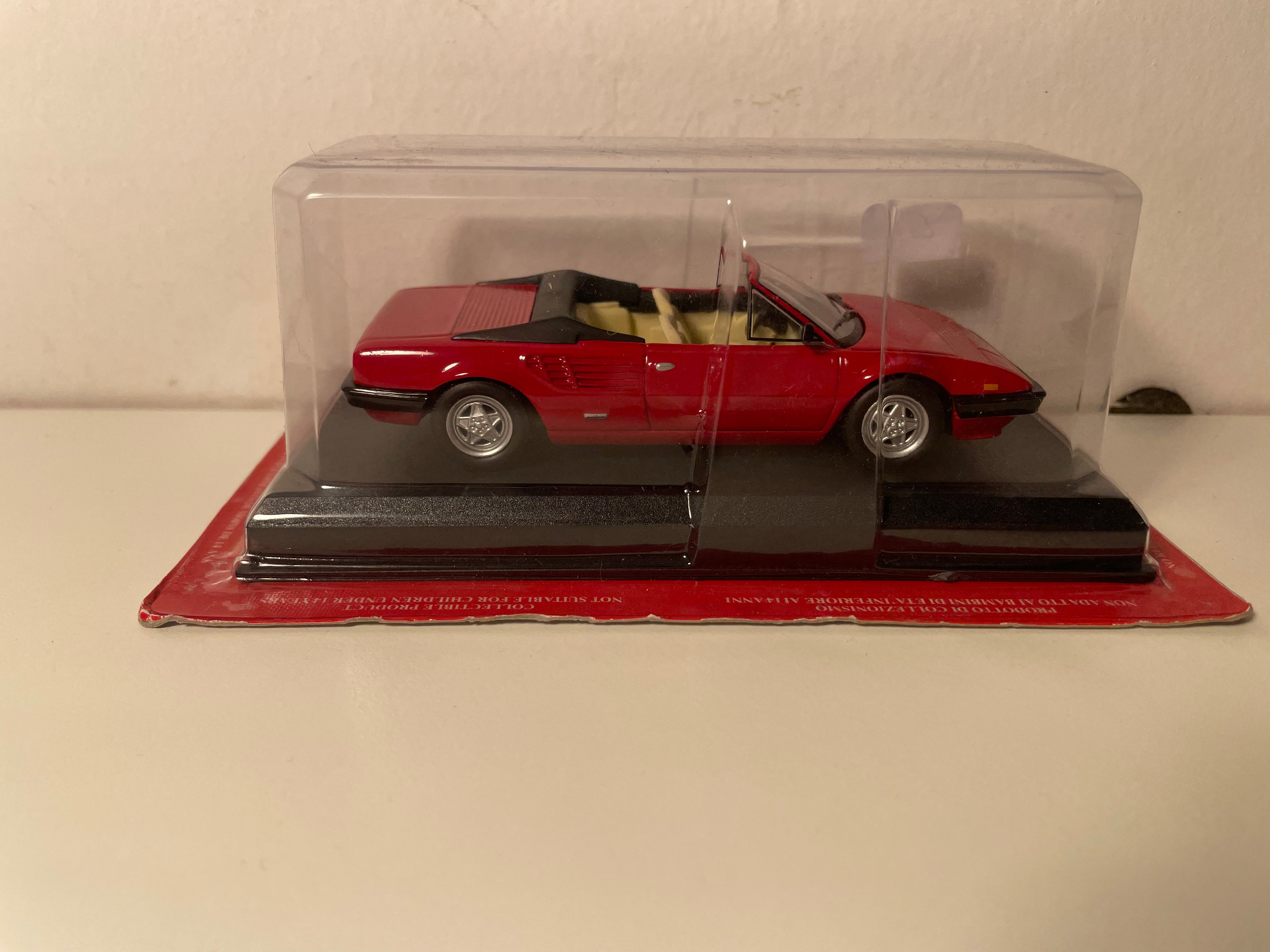 Ferrari Mondial Cabrio rout (blister)