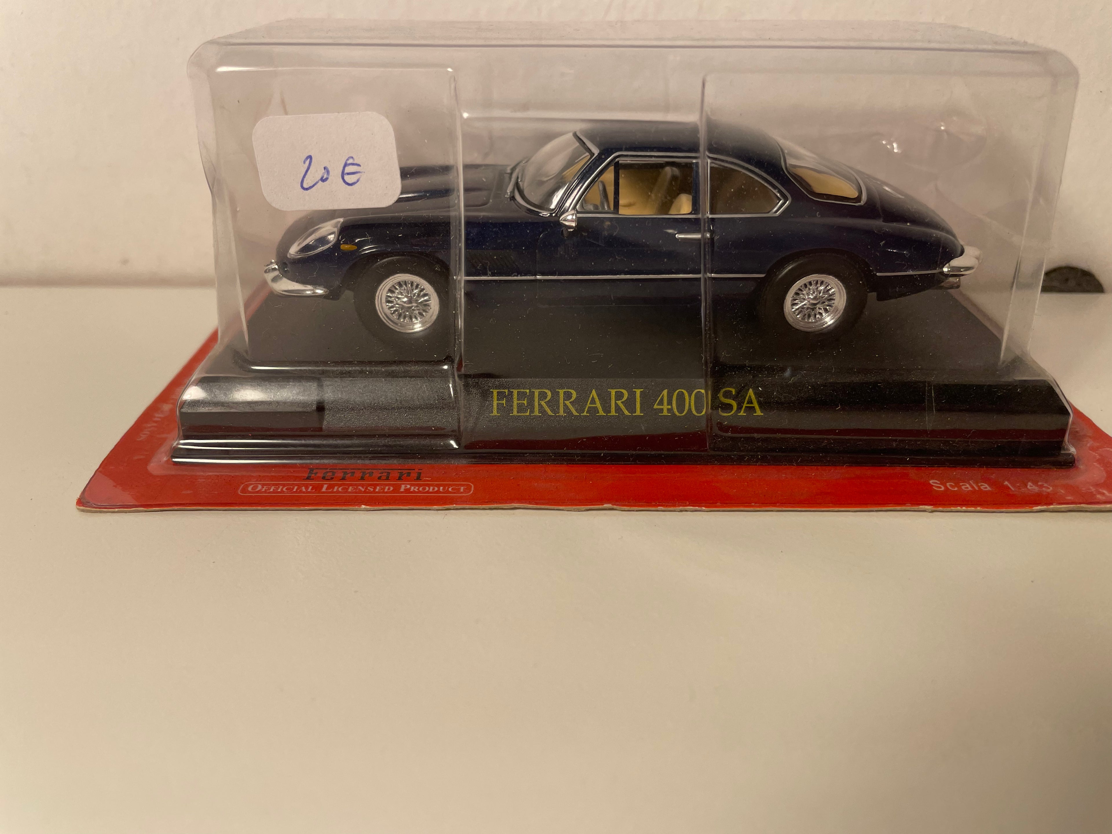 Ferrari 400SA donkerblauw (blister)