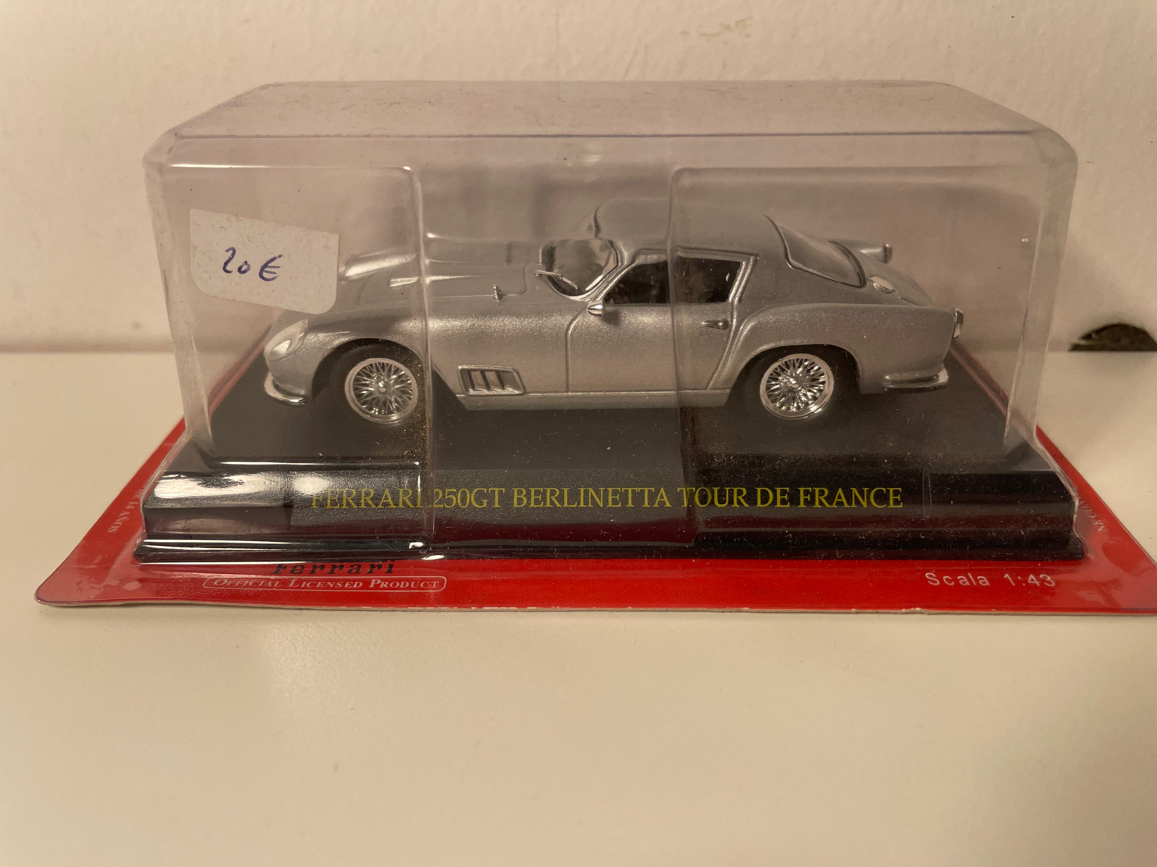 Ferrari 250GT Berlinetta cinza Tour de France (blister)