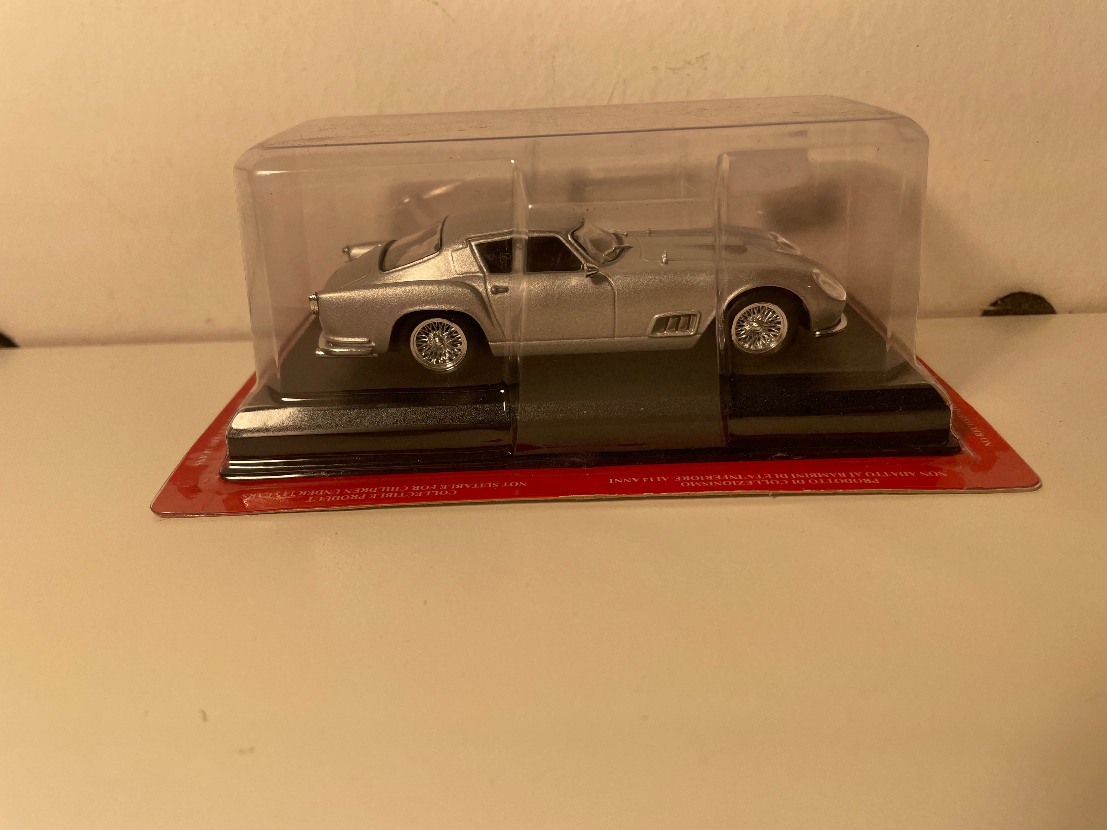 Ferrari 250GT Berlinetta cinza Tour de France (blister)