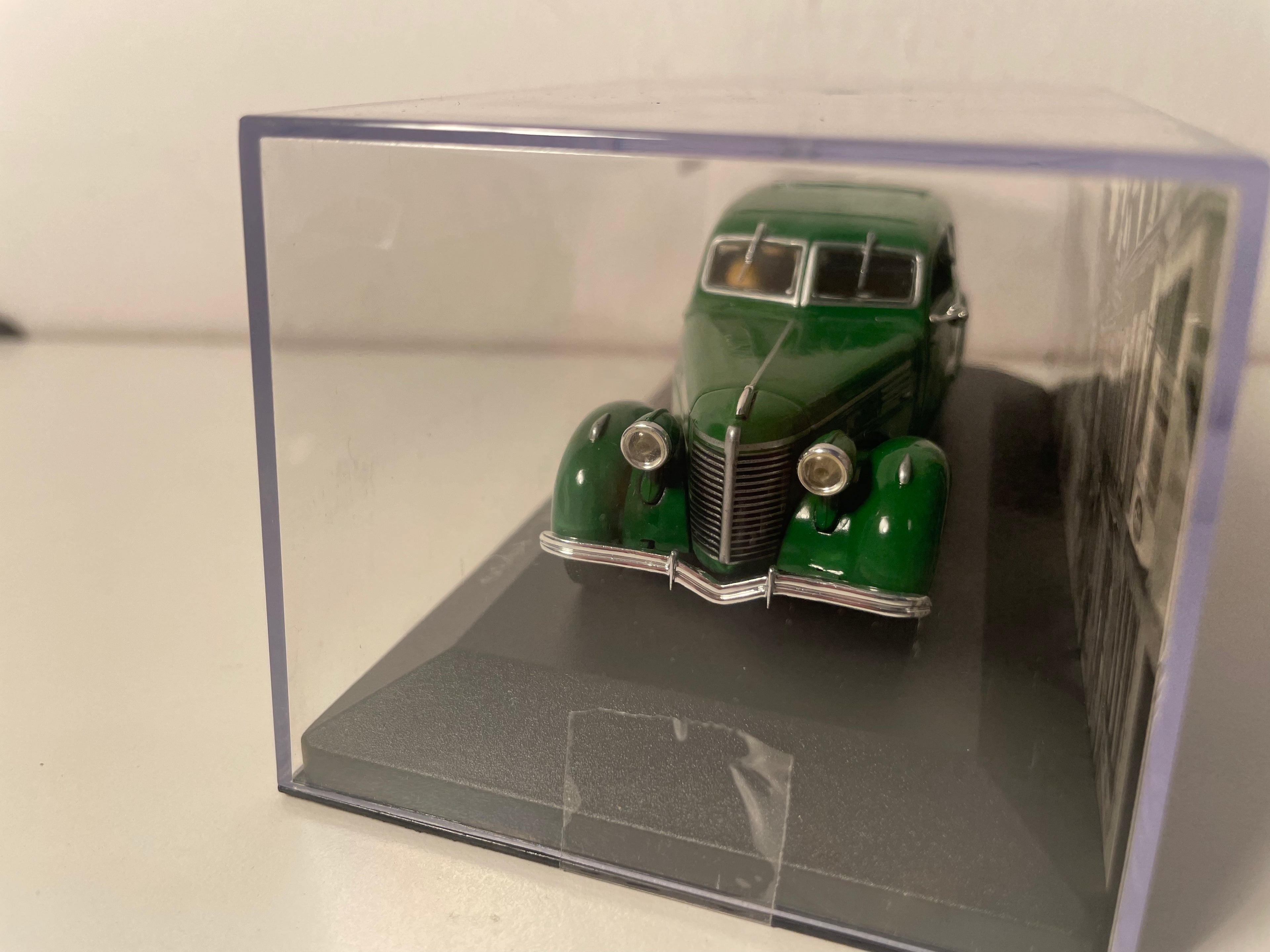 Grénge Berliet 11CV Dauphine vun 1939