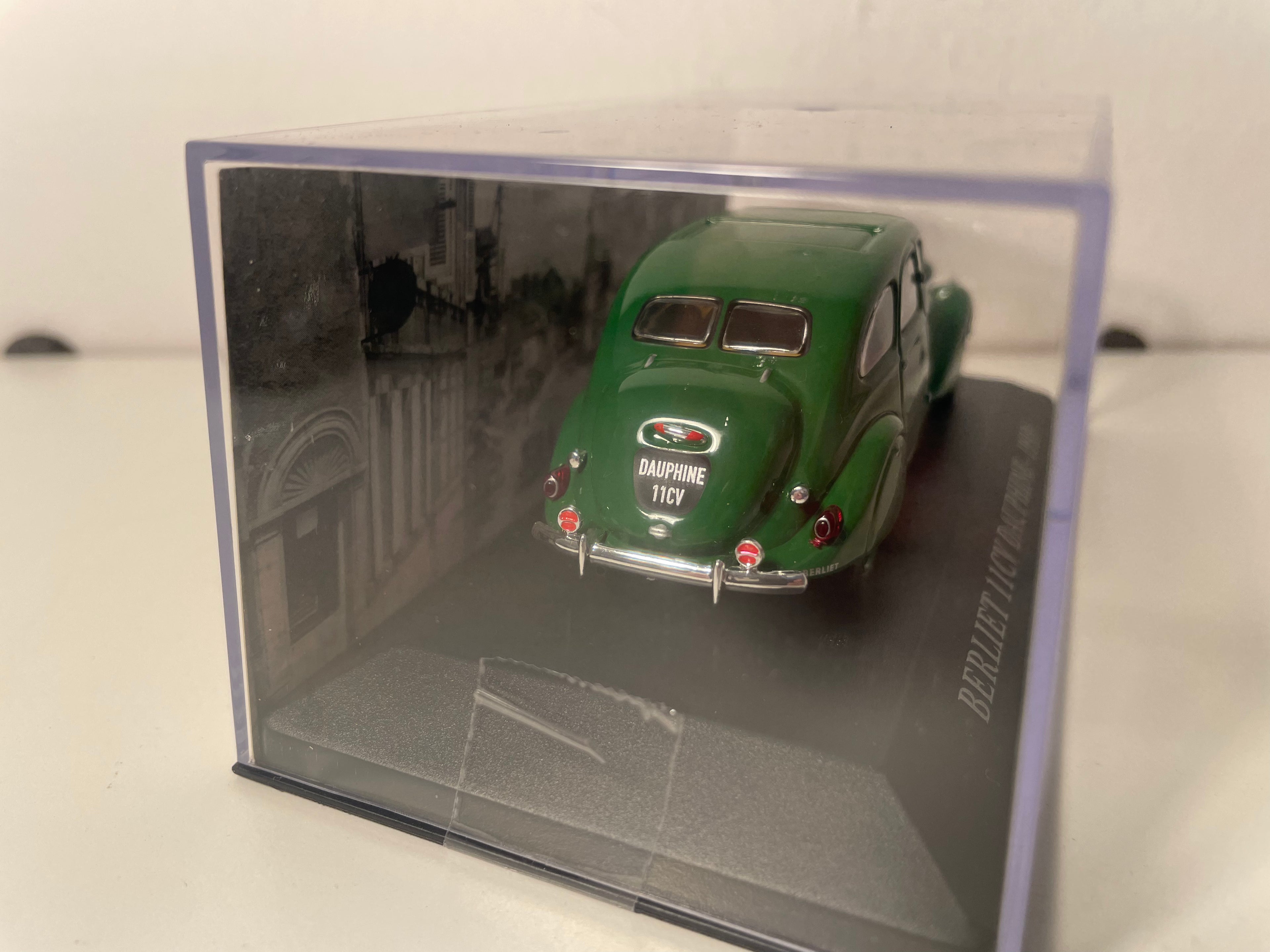 Grénge Berliet 11CV Dauphine vun 1939