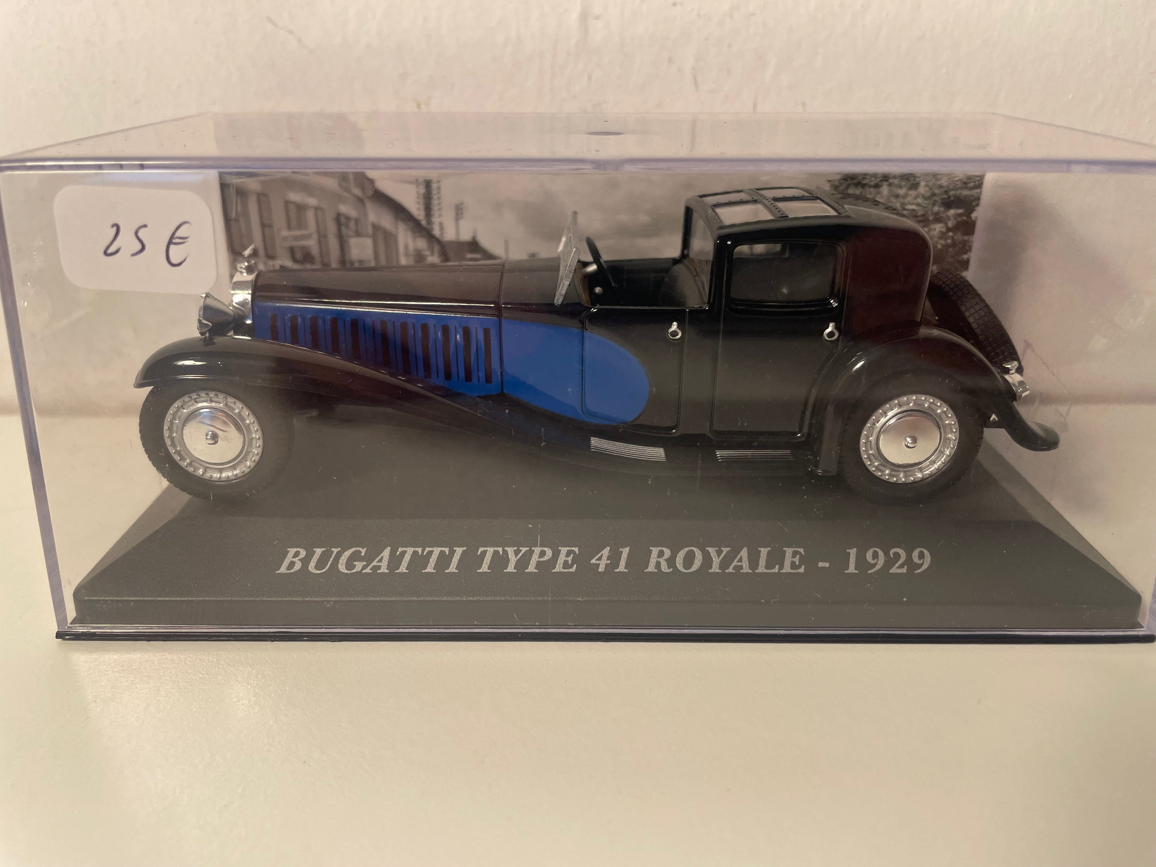 Bugatti Type 41 Royale del 1929 in nero e blu
