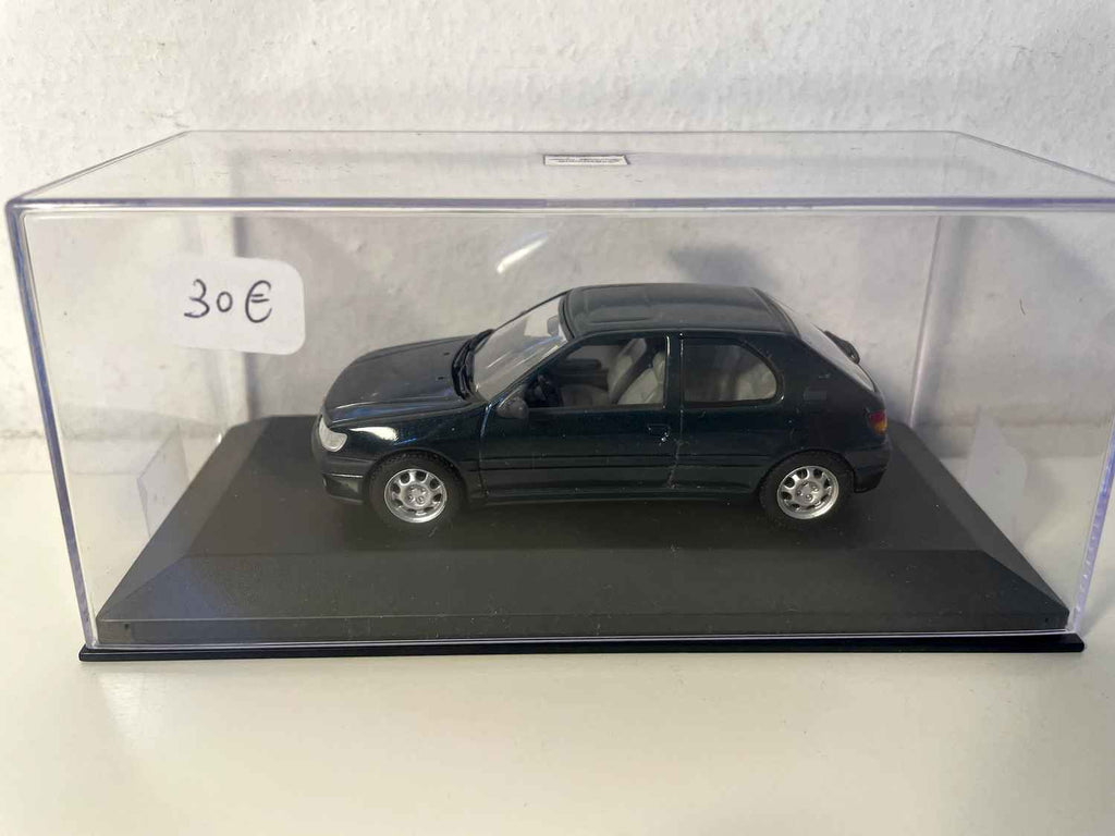 Peugeot 306 verde scuro (Minichamps)