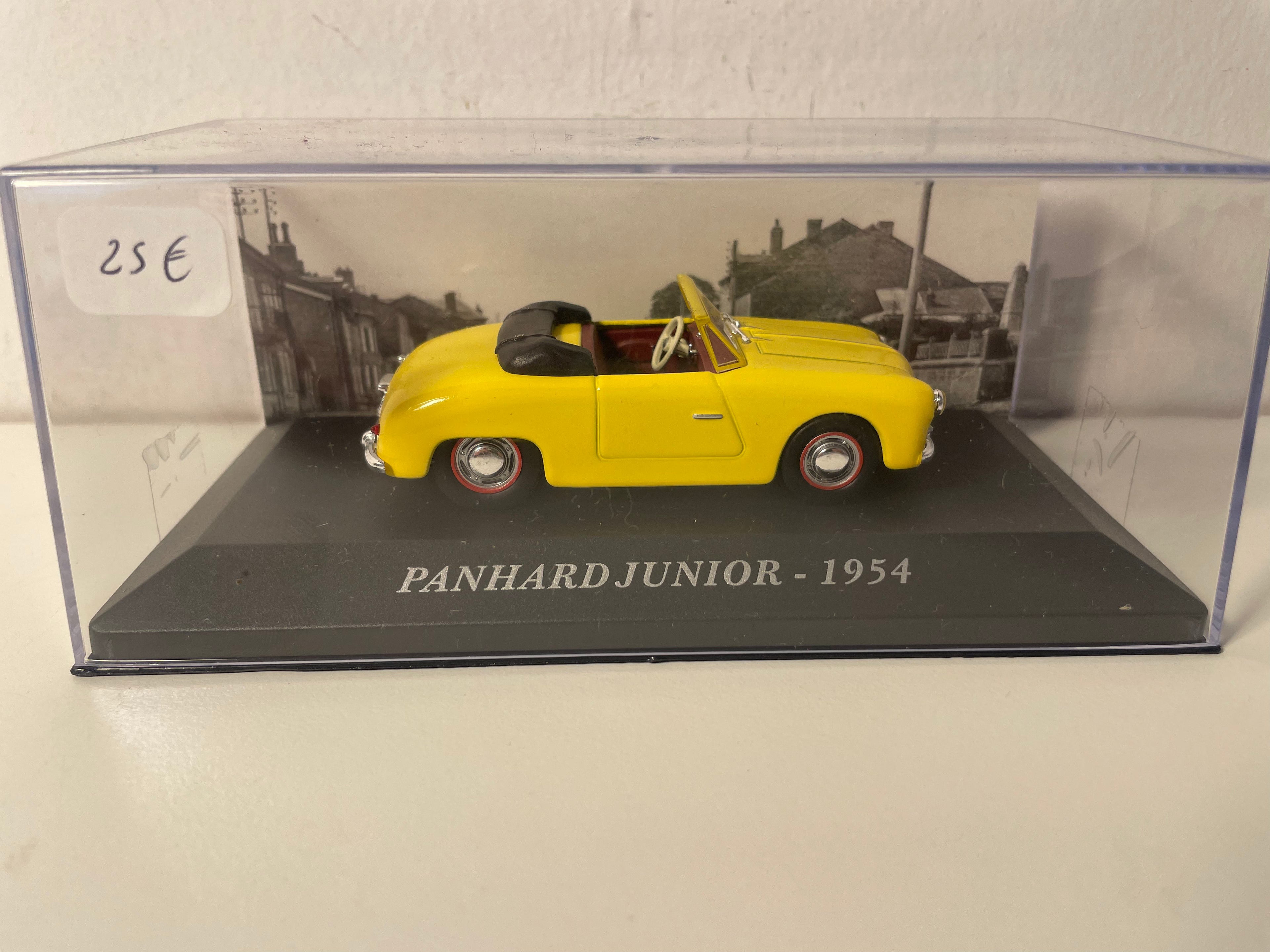 Panhard Dyna Junior jaune de 1954