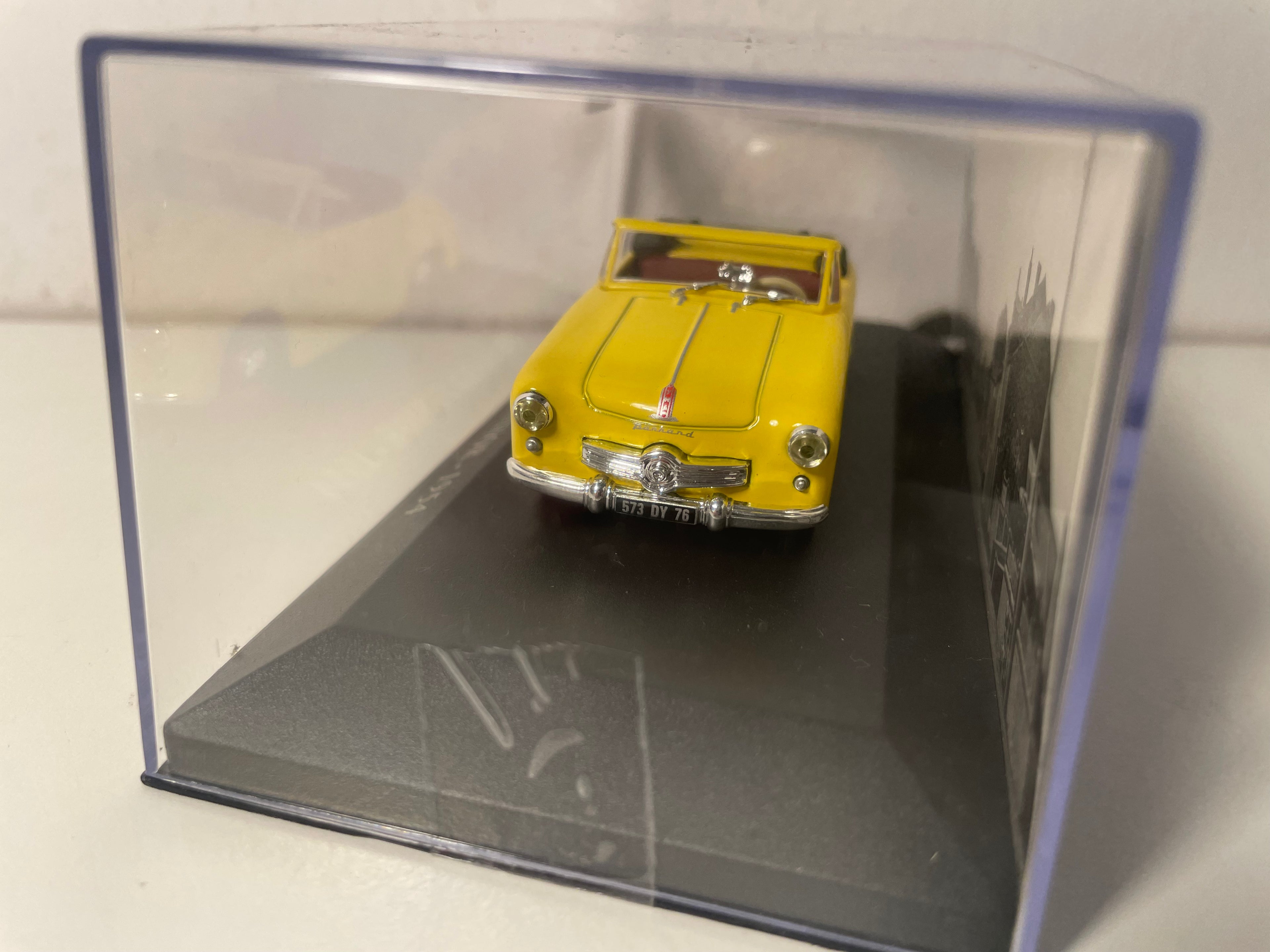 Panhard Dyna Junior jaune de 1954
