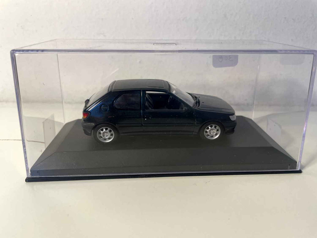 Peugeot 306 verde scuro (Minichamps)