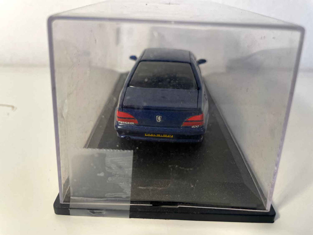 Blauwe Peugeot 406