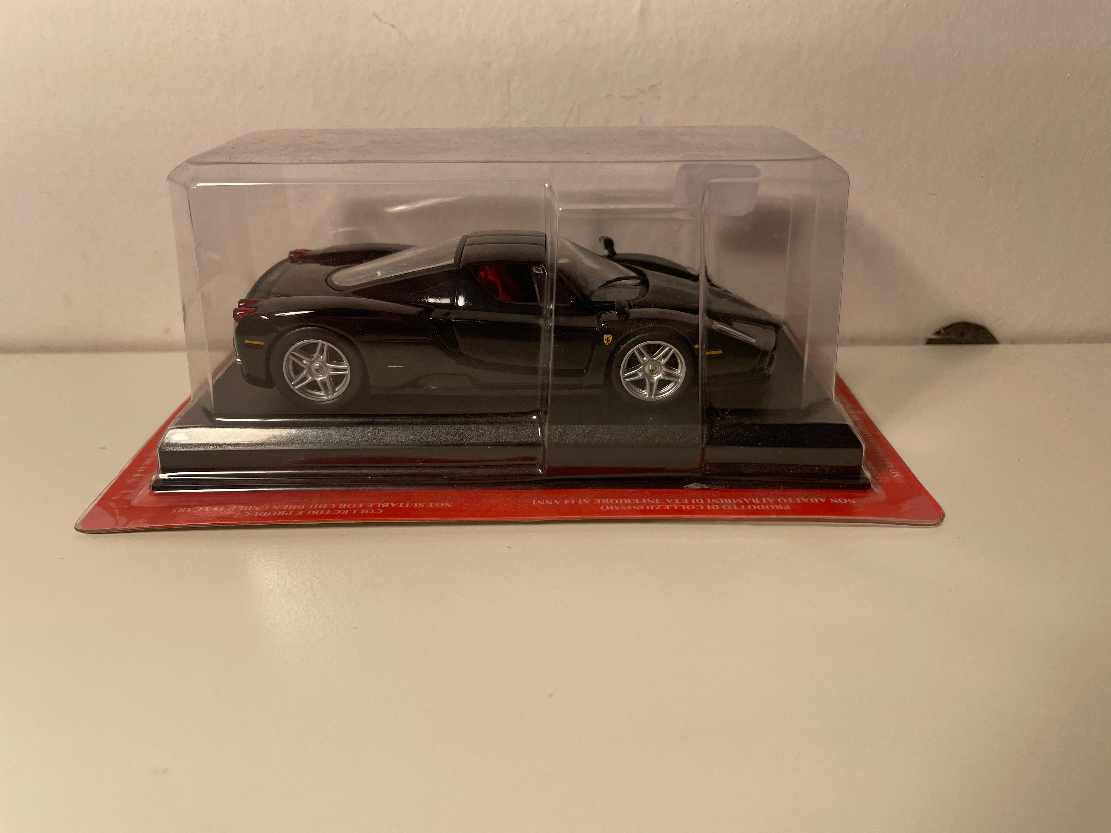 Ferrari ENZO FERRARI schwaarz (blister)
