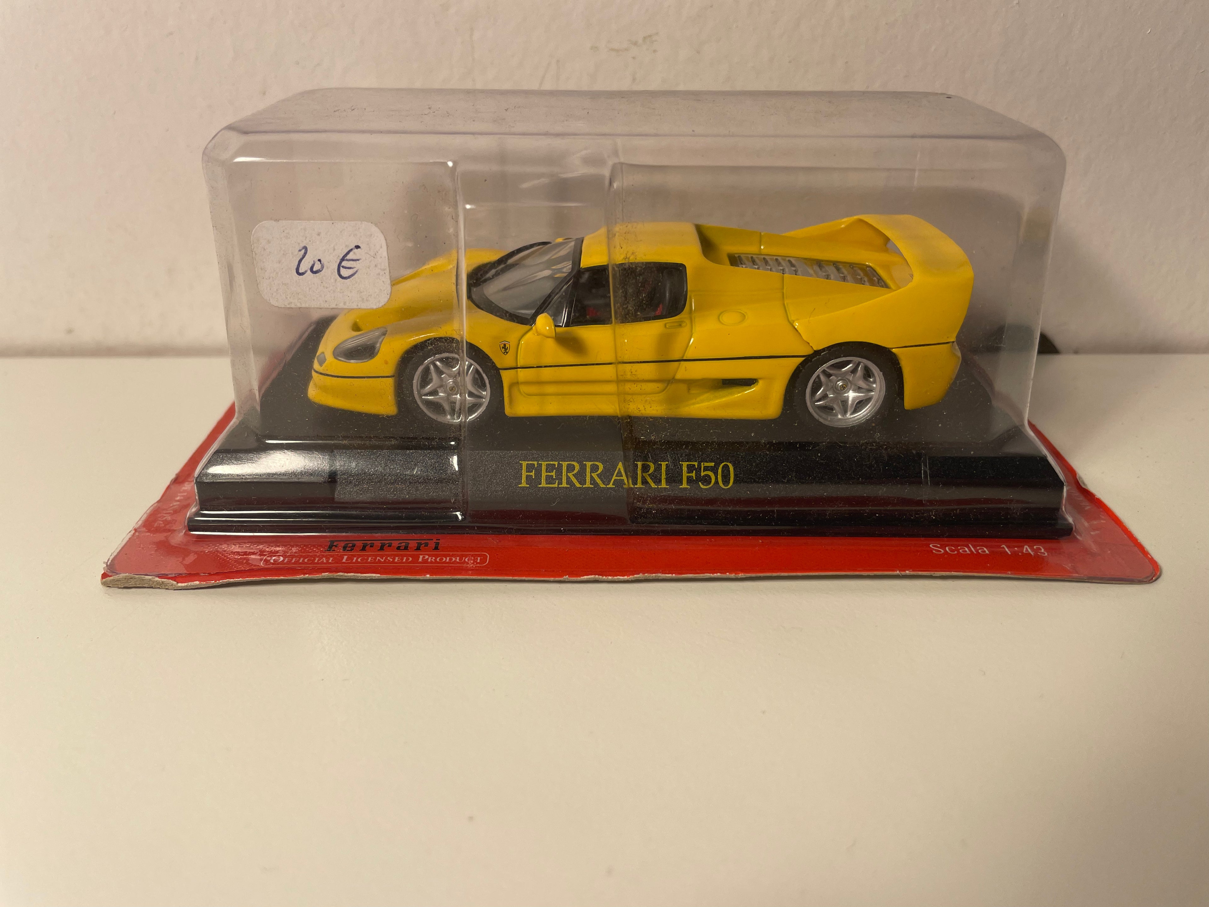 Ferrari F50 jaune (blister)