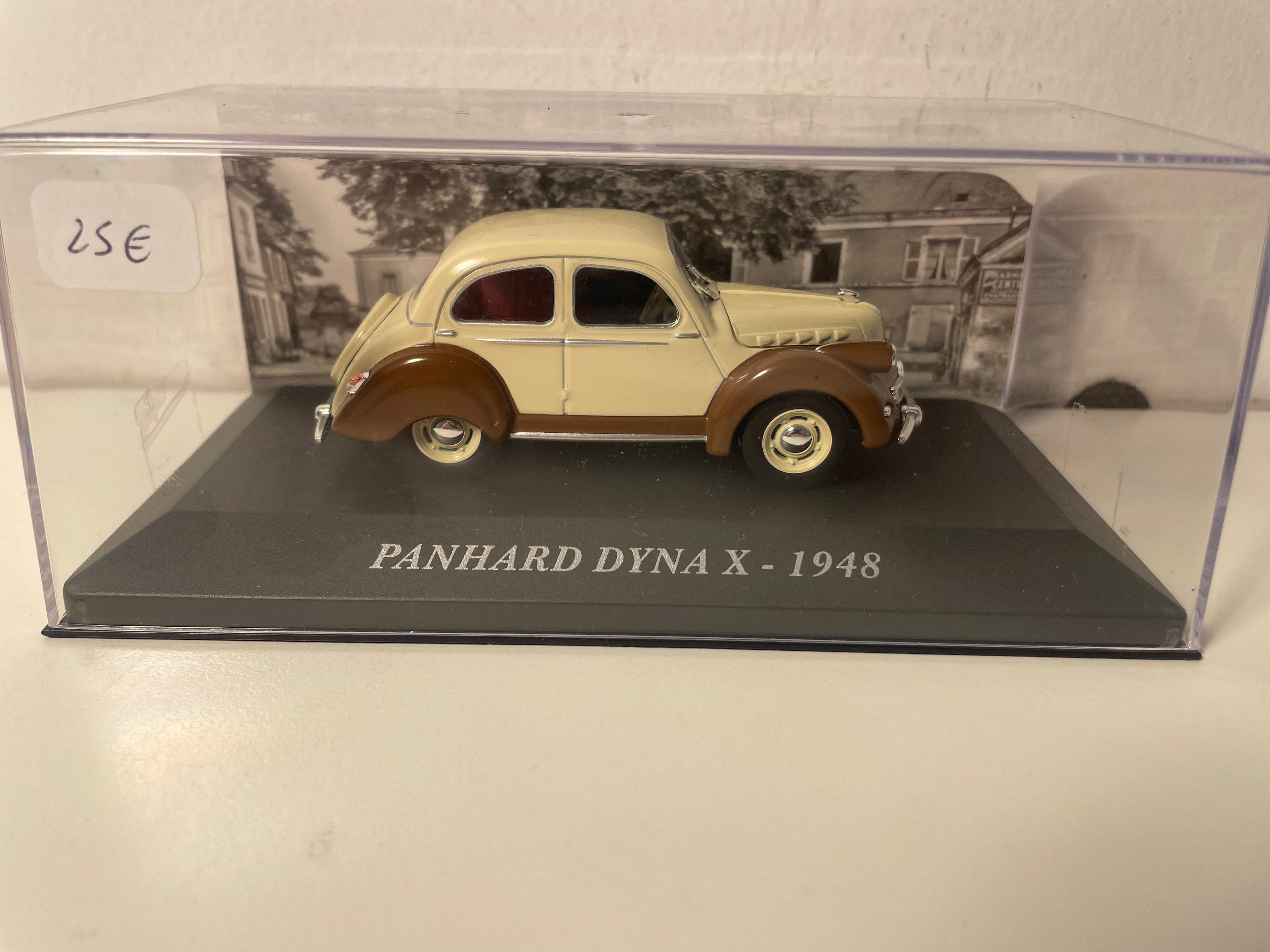 Panhard Dyna X brong a beige vun 1948