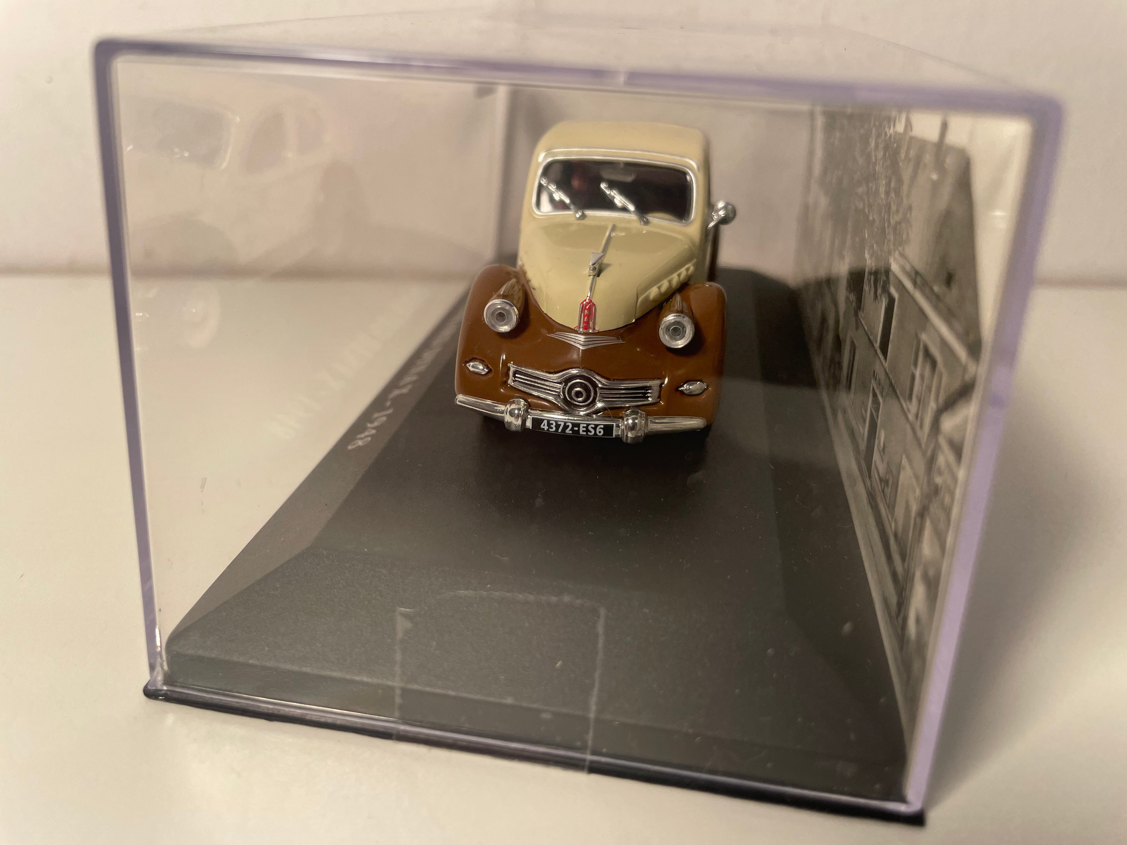Panhard Dyna X brong a beige vun 1948