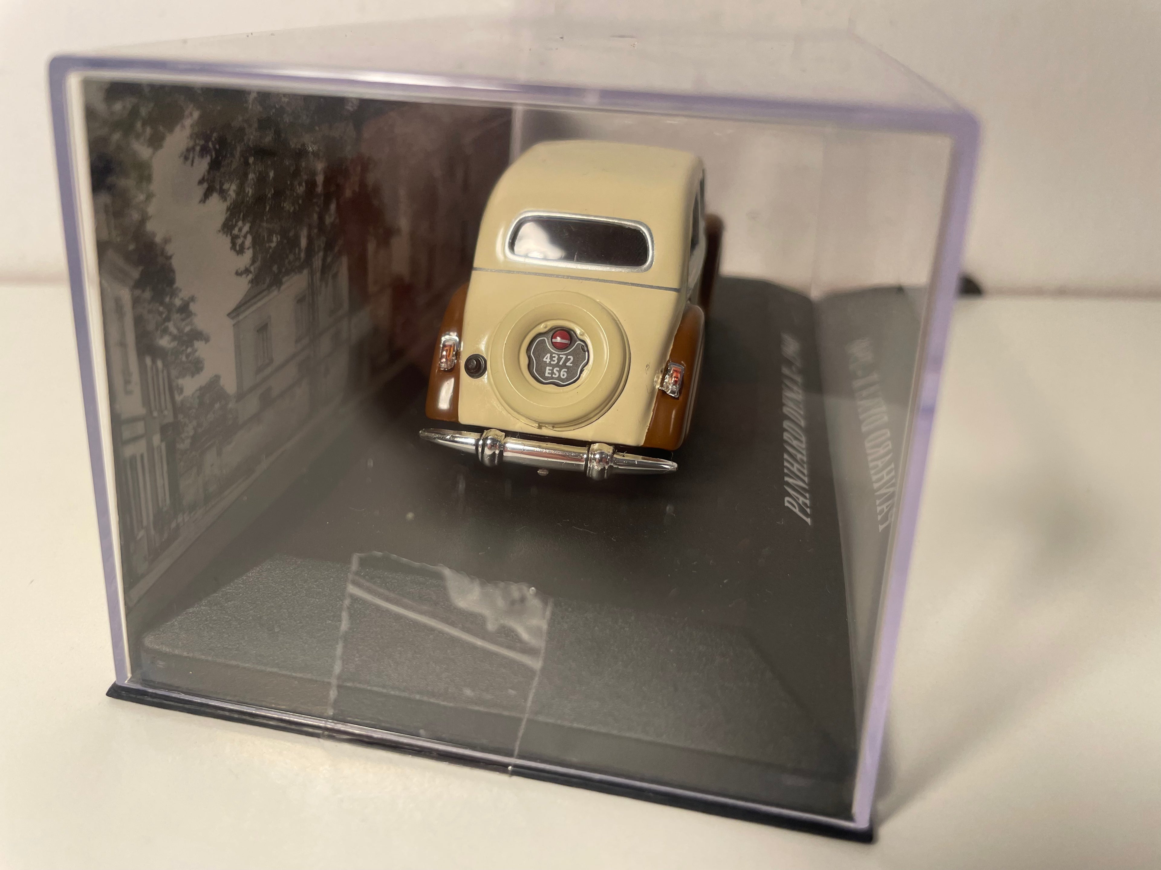 Panhard Dyna X brong a beige vun 1948