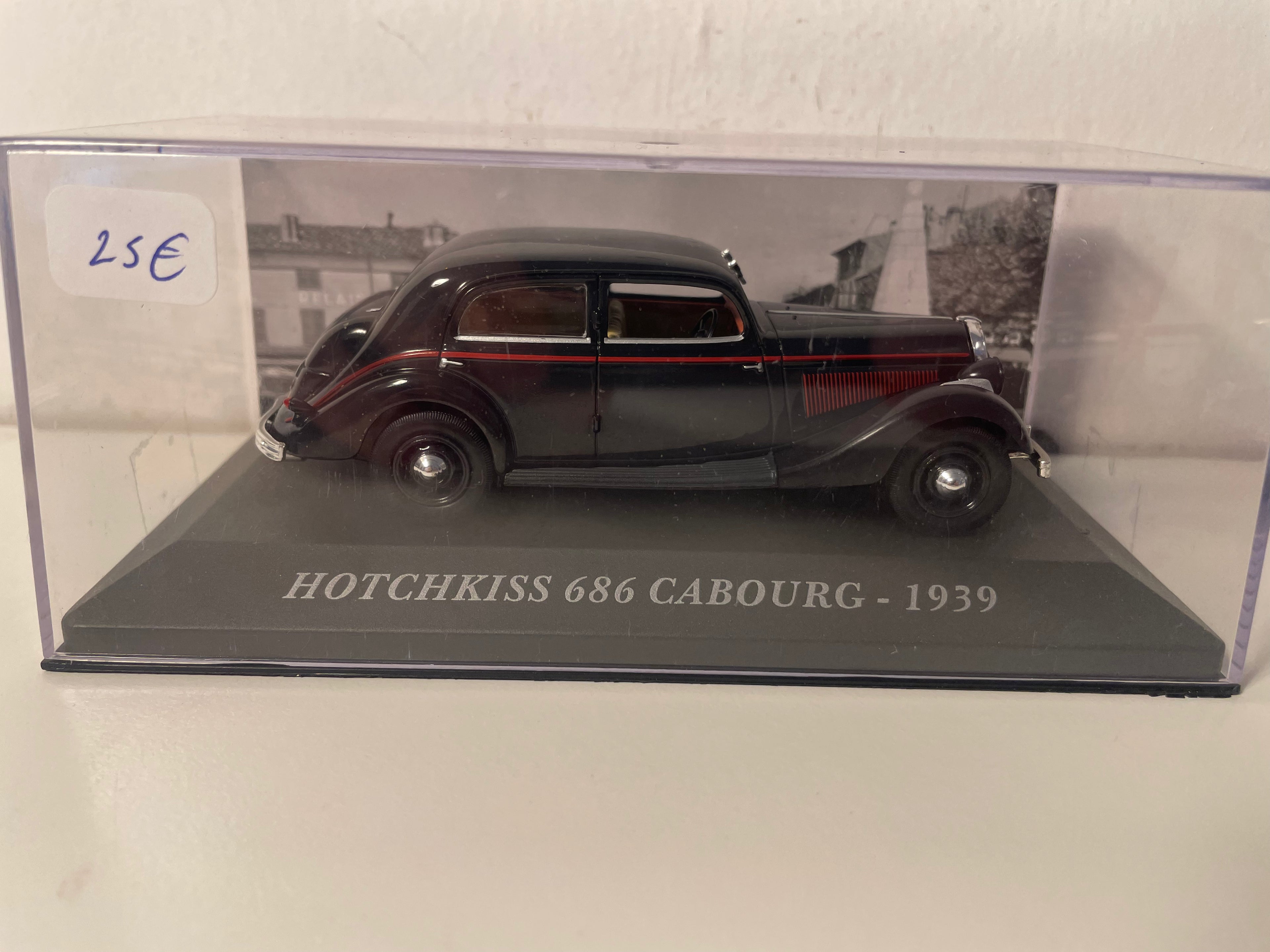 Black Hotchkiss 686 Cabourg vun 1939