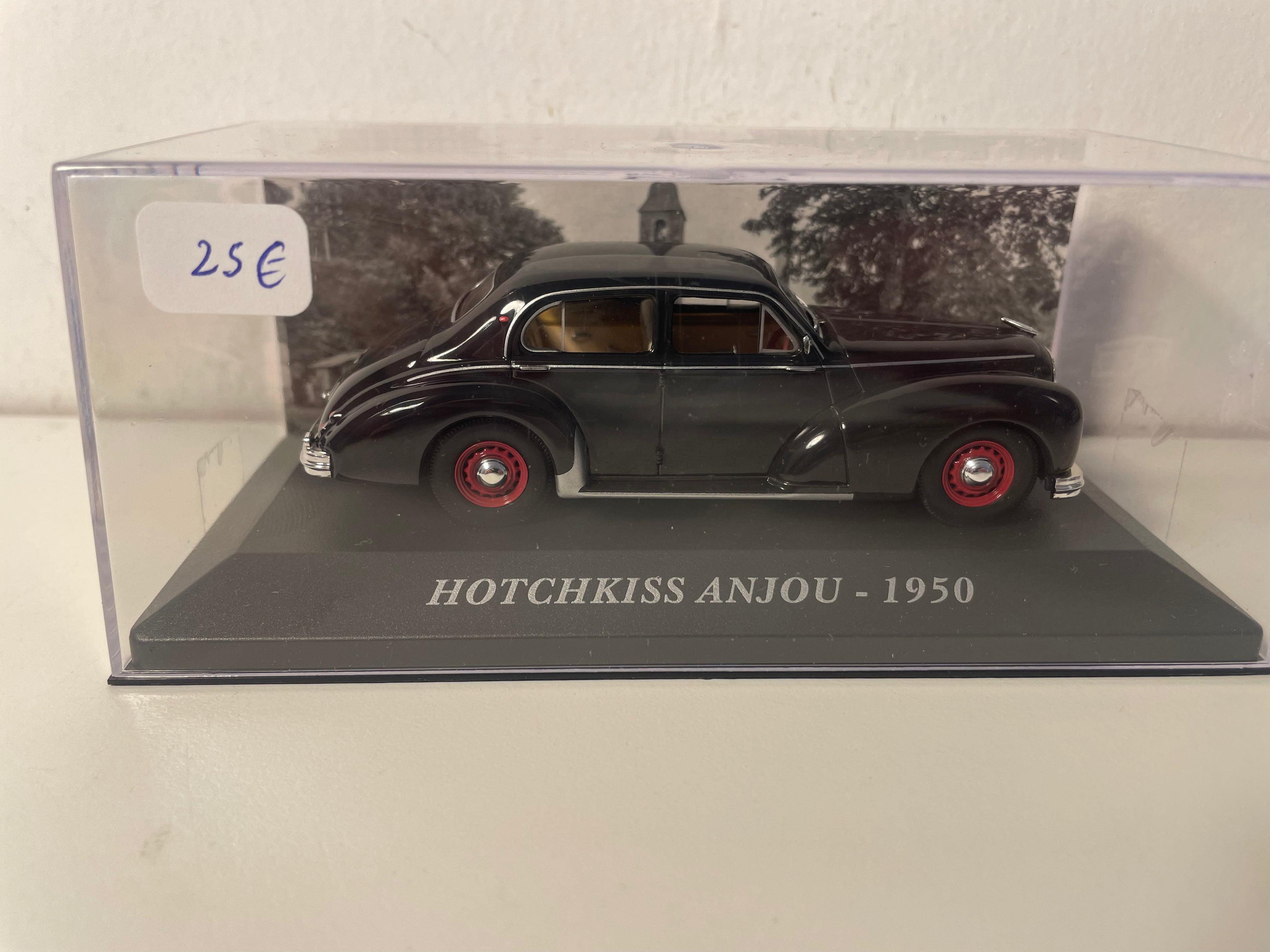 Hotchkiss Anjou schwaarz vun 1950 (grouss Këscht)