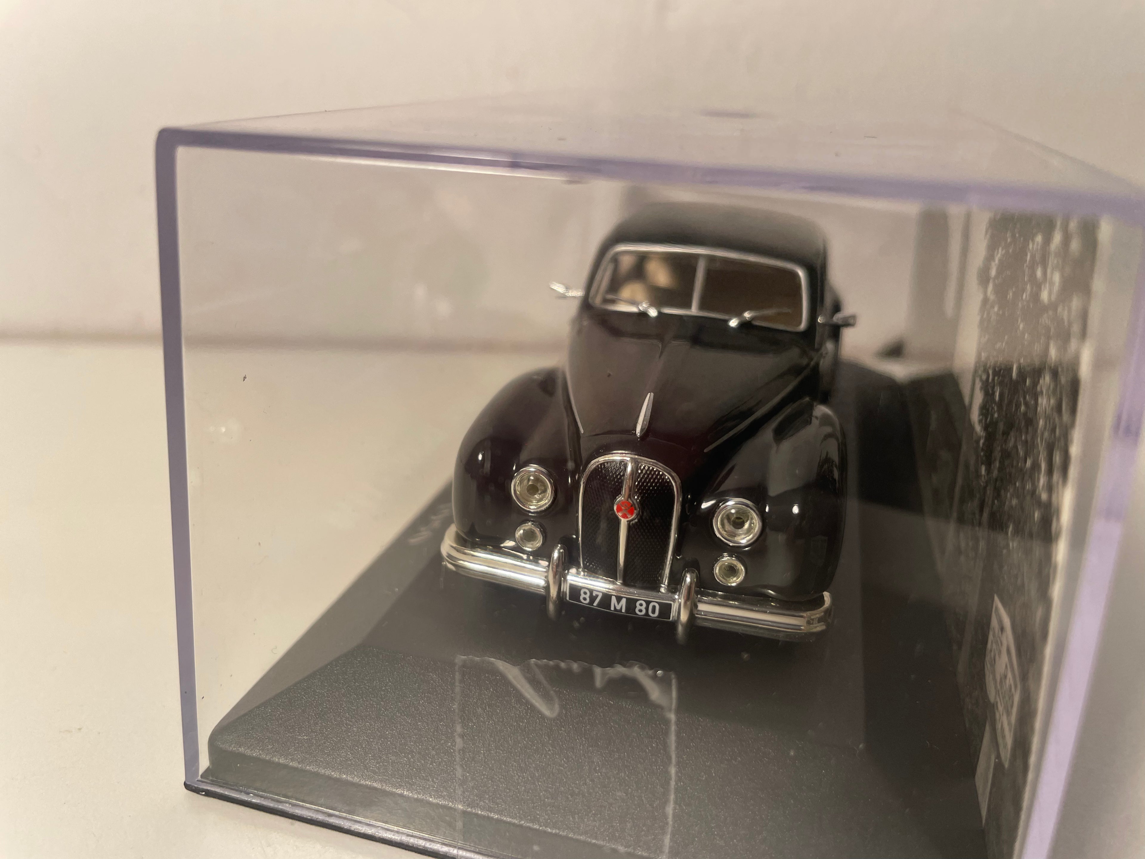 Hotchkiss Anjou schwaarz vun 1950 (grouss Këscht)