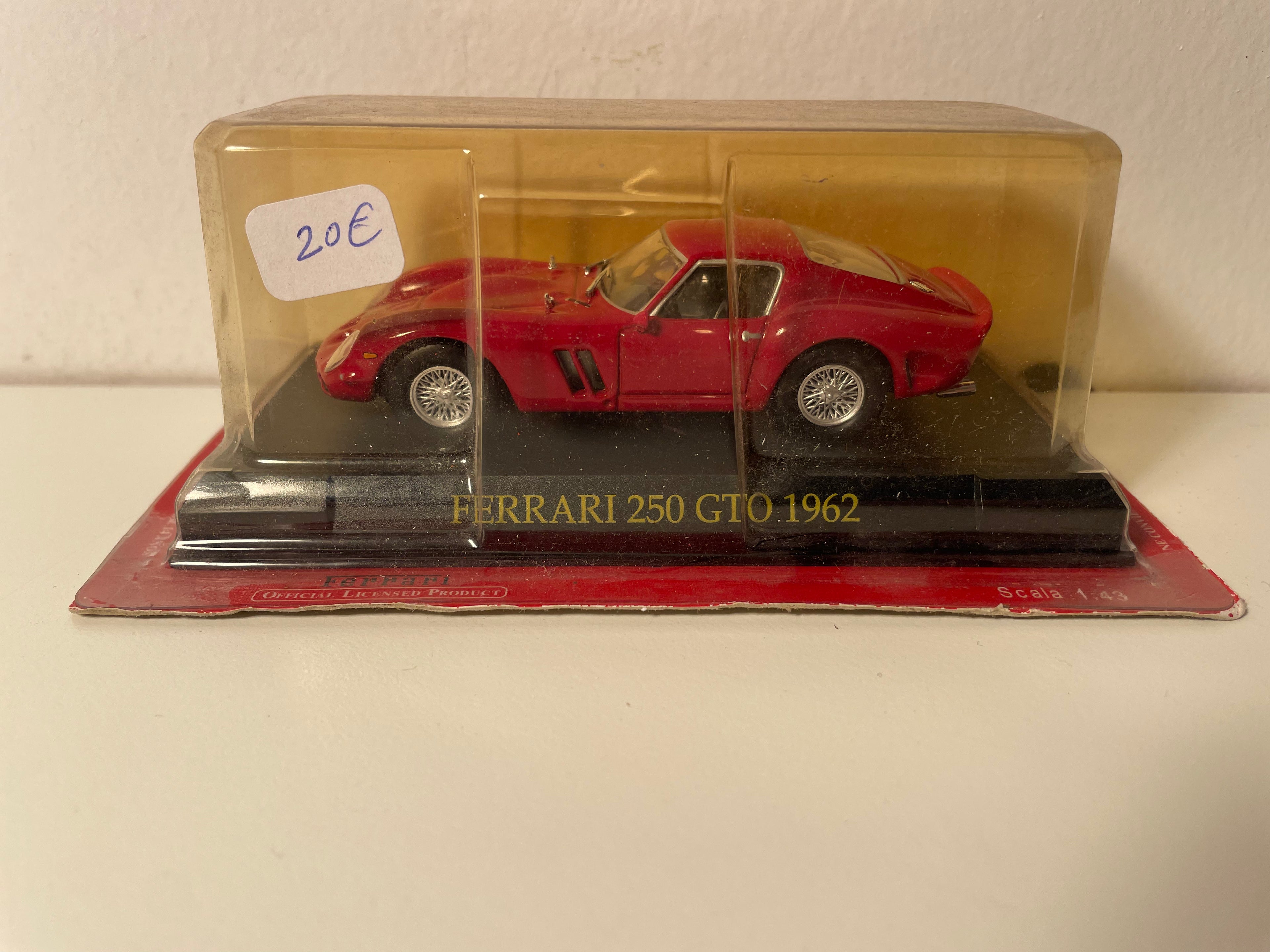 Ferrari 250 GTO vermelha de 1962 (blister)