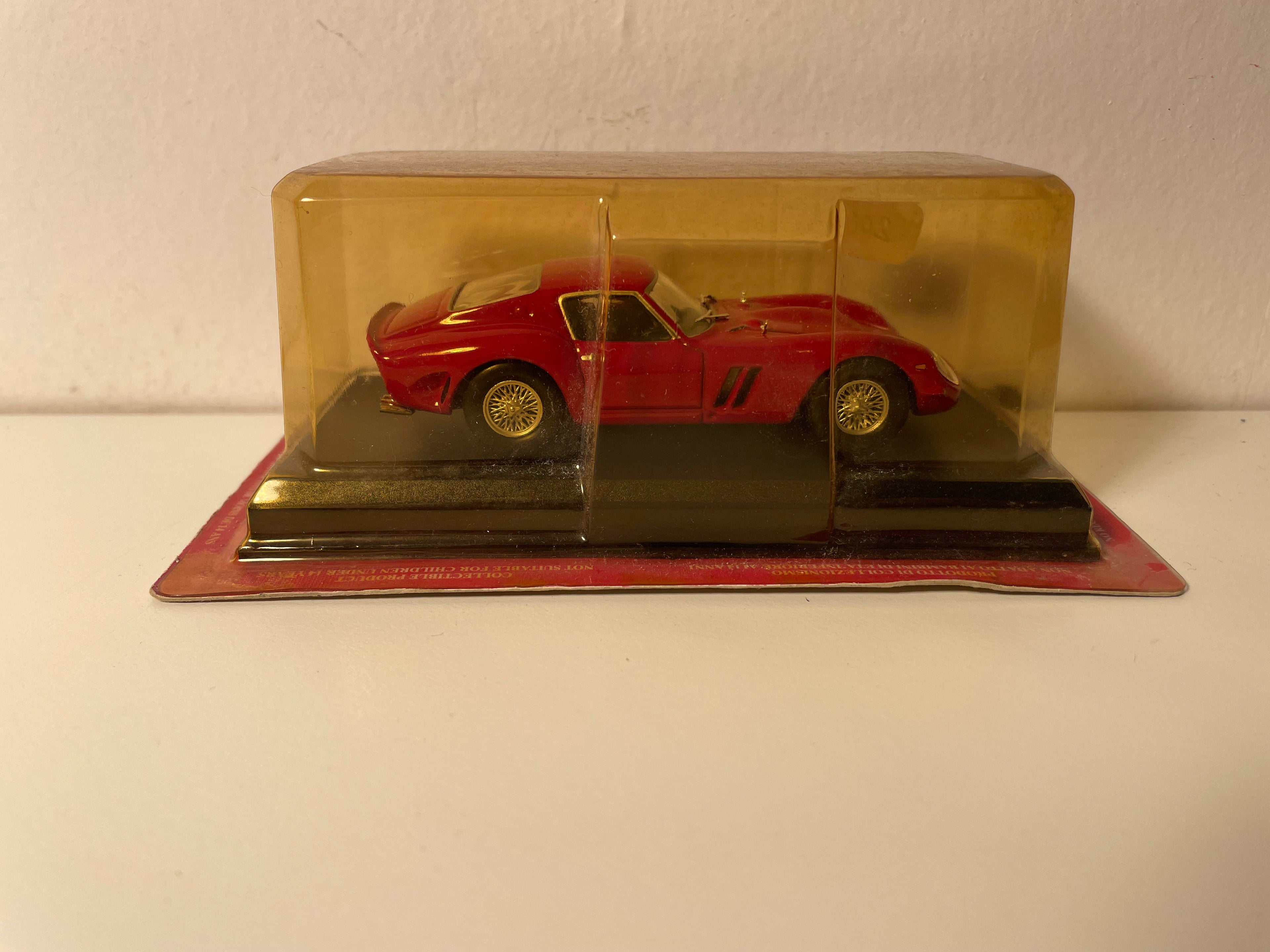 Ferrari 250 GTO vermelha de 1962 (blister)