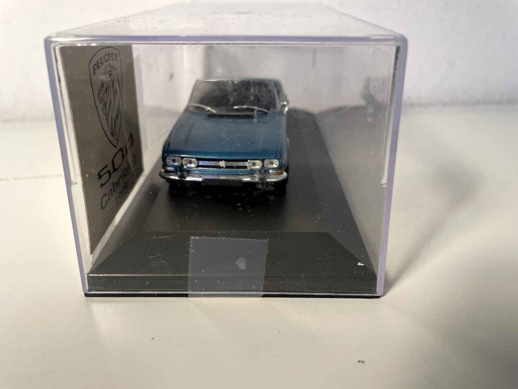 Peugeot 504 cabriolet bleue de 1969 (Norev)