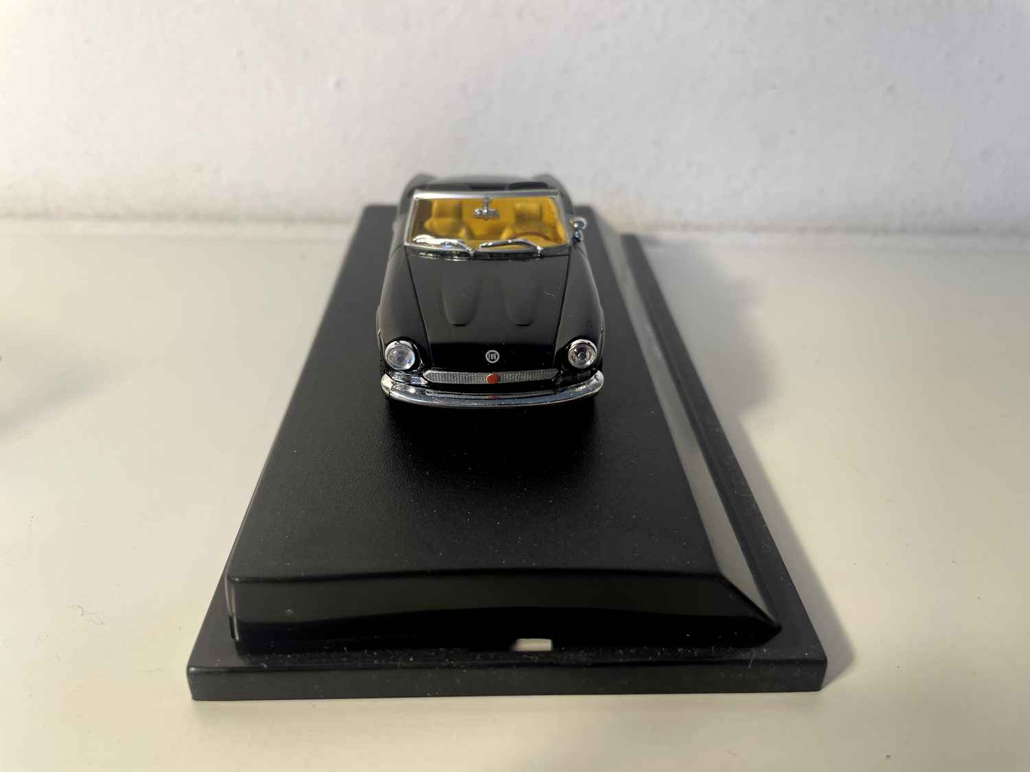 Fiat 124 noire - collection Starline models