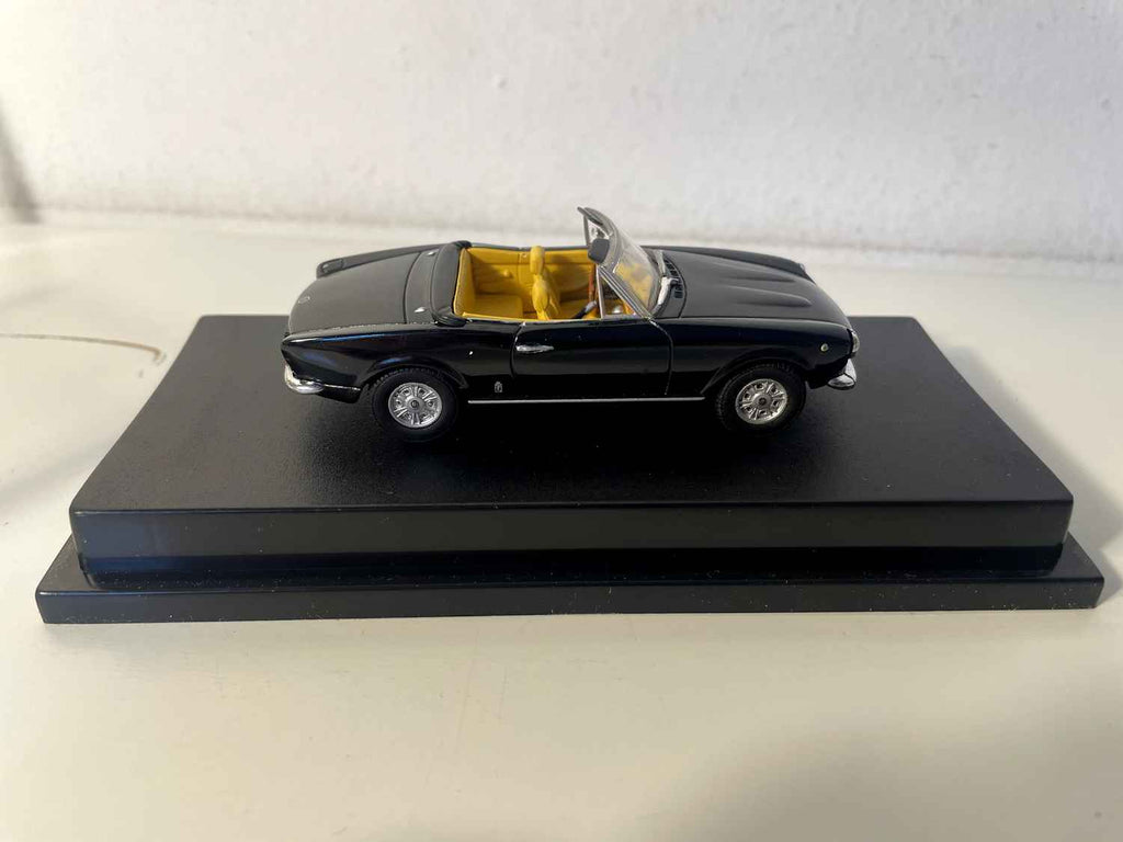 Fiat 124 noire - collection Starline models