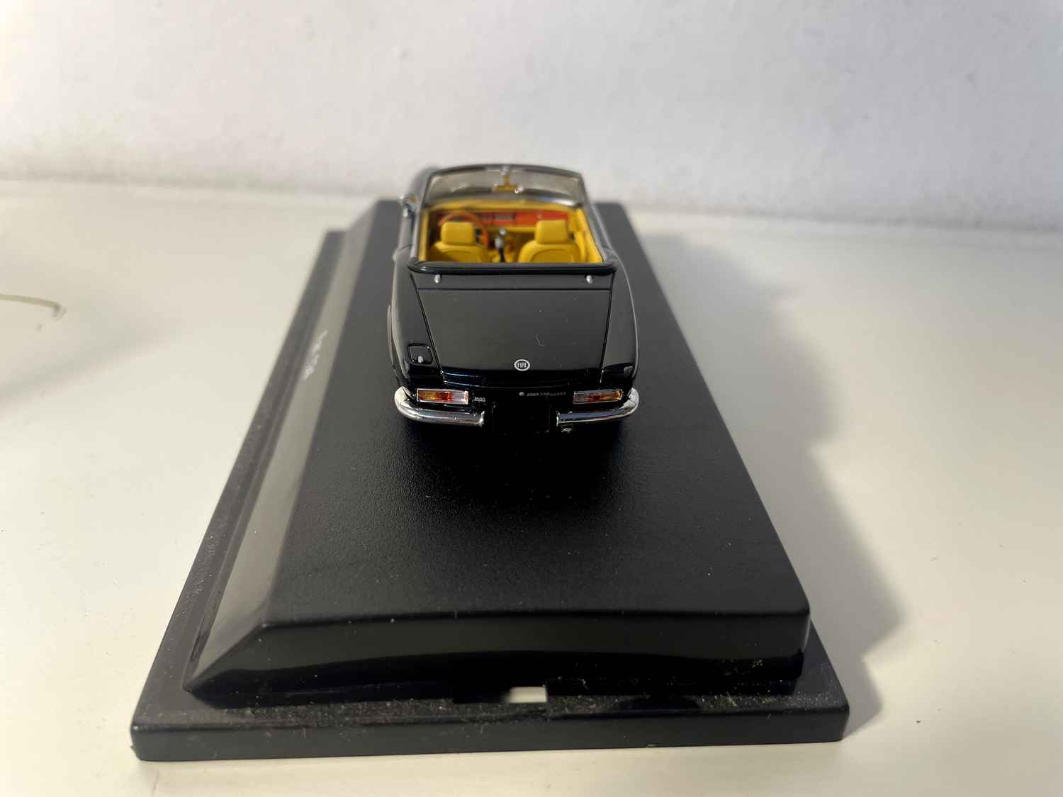 Fiat 124 noire - collection Starline models