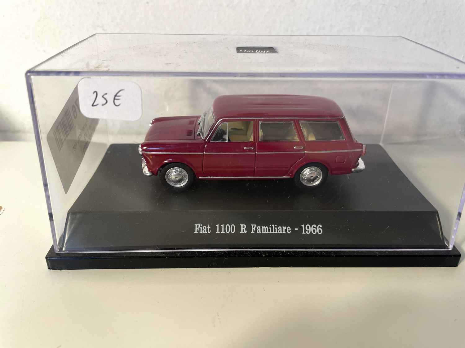 Fiat 1100 R Familiare bordeaux de 1966 - collection Starline models