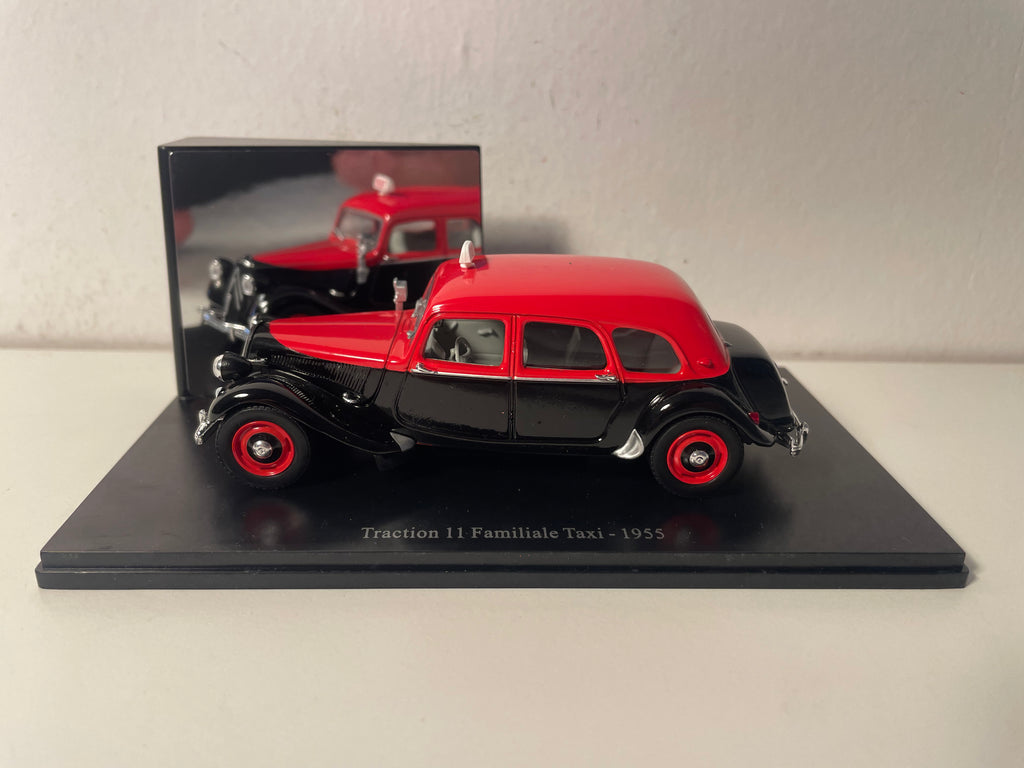 Citroën Traction 11 familiale taxi roude a schwaarz aus 1955 (plexi Bäiz)