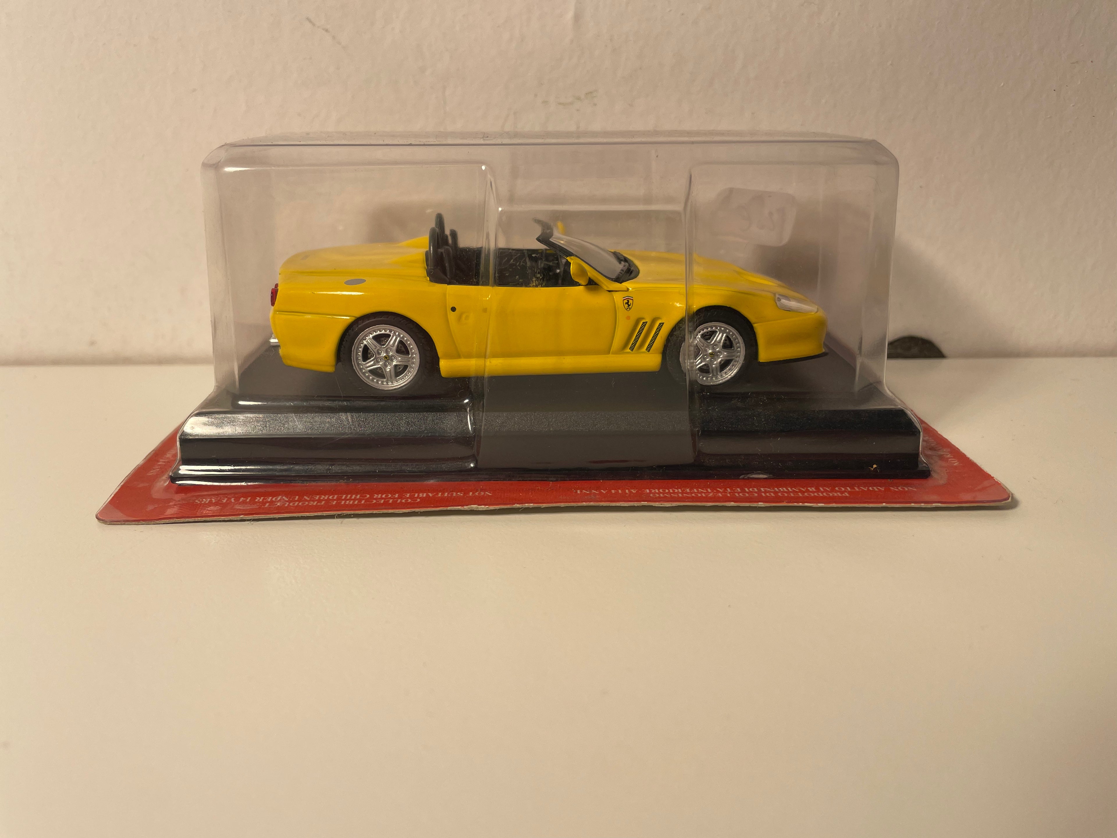 Ferrari 550 Barchetta Geel (Blister)
