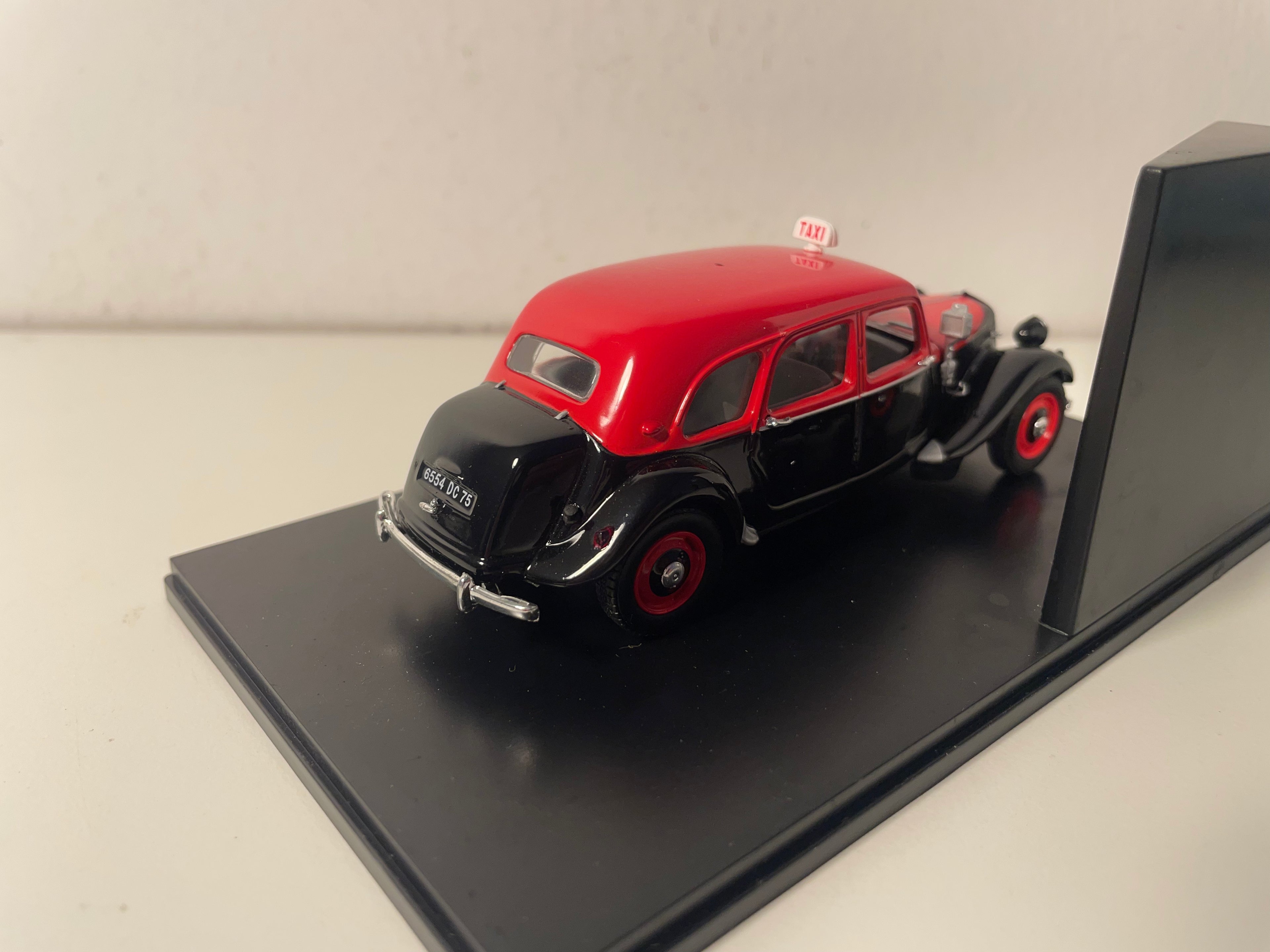 1955 Citroën Traction 11 Family Taxi Red and Black (Plexi Box)