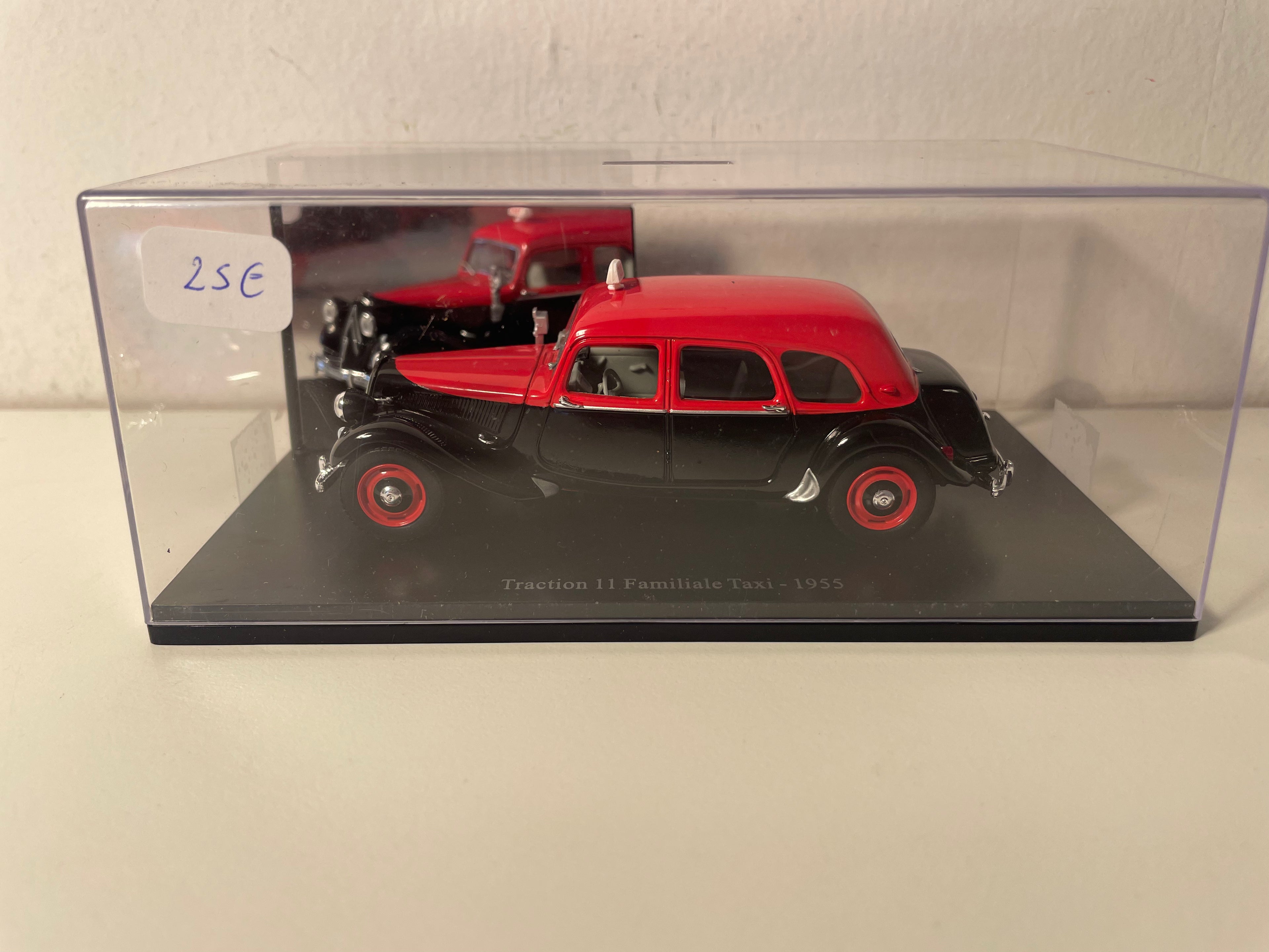 1955 Citroën Traction 11 Family Taxi Red and Black (Plexi Box)