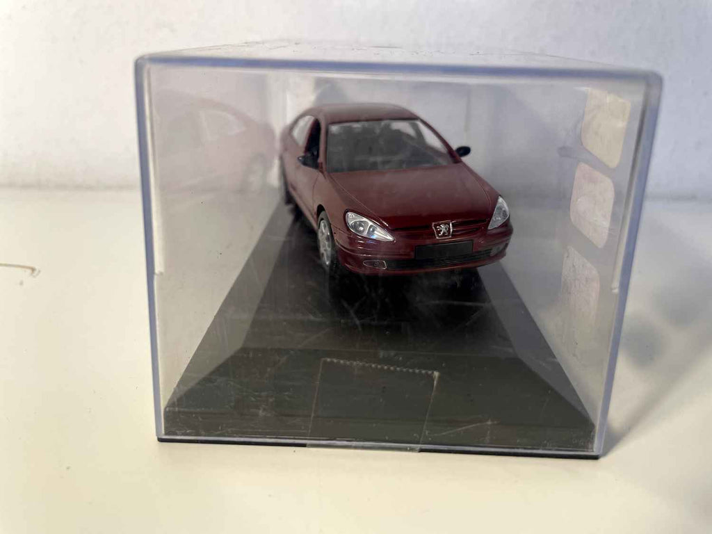 Peugeot 607 Bordeaux von 2000