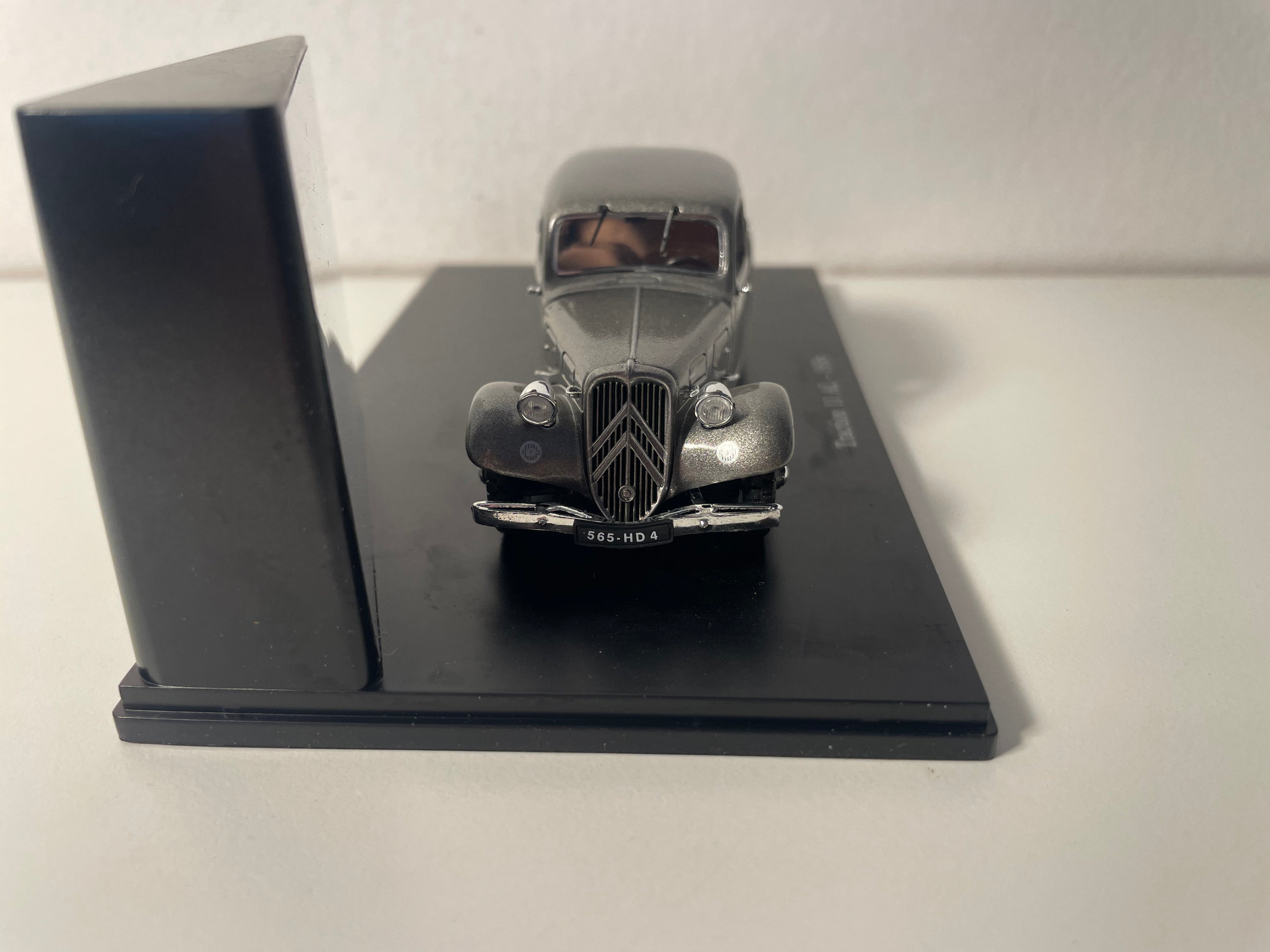 Citroën Traction 11 AL gréis vu 1936 (plexi Schacht)