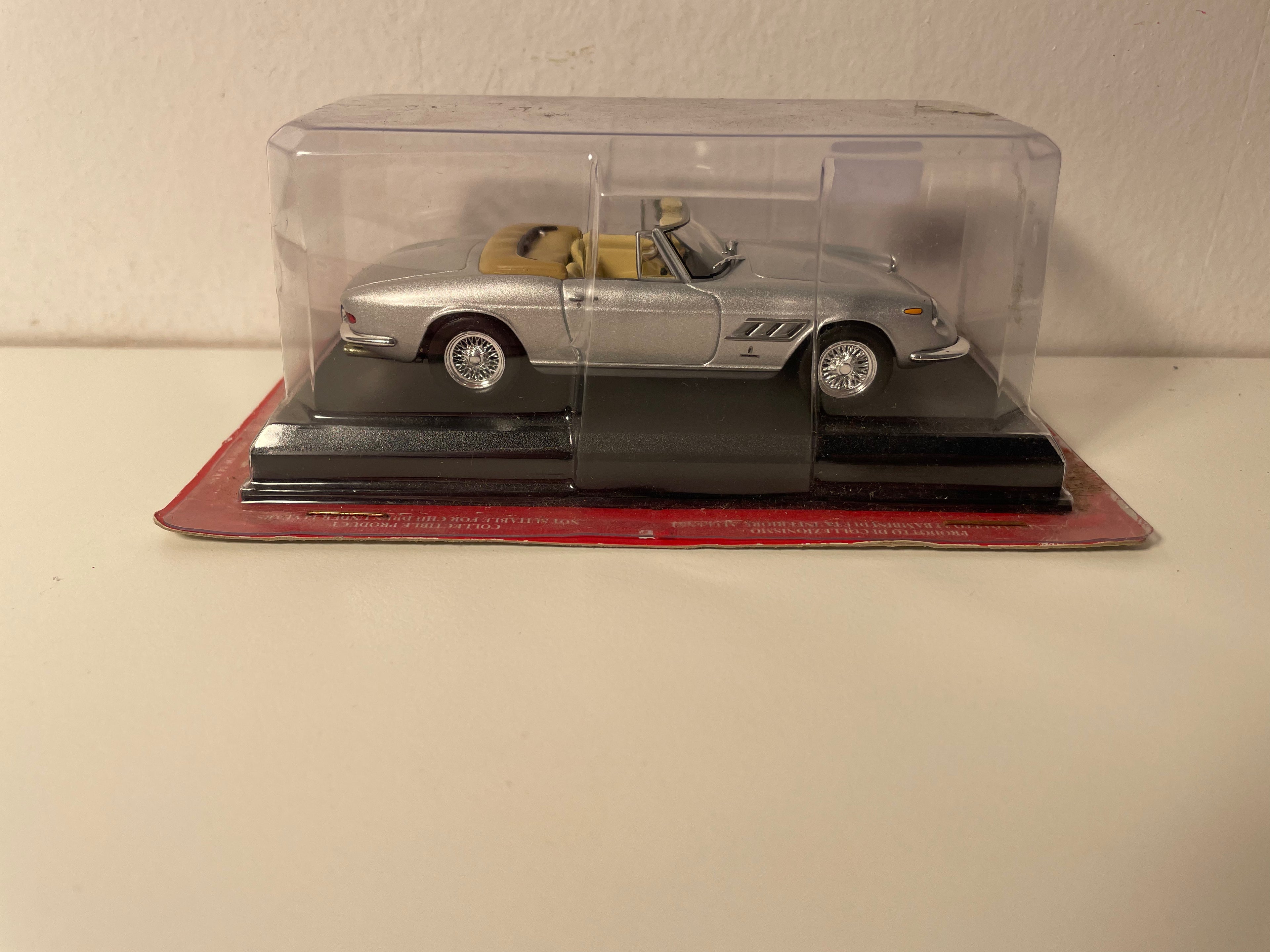 Ferrari 330 GTS grise (blister)