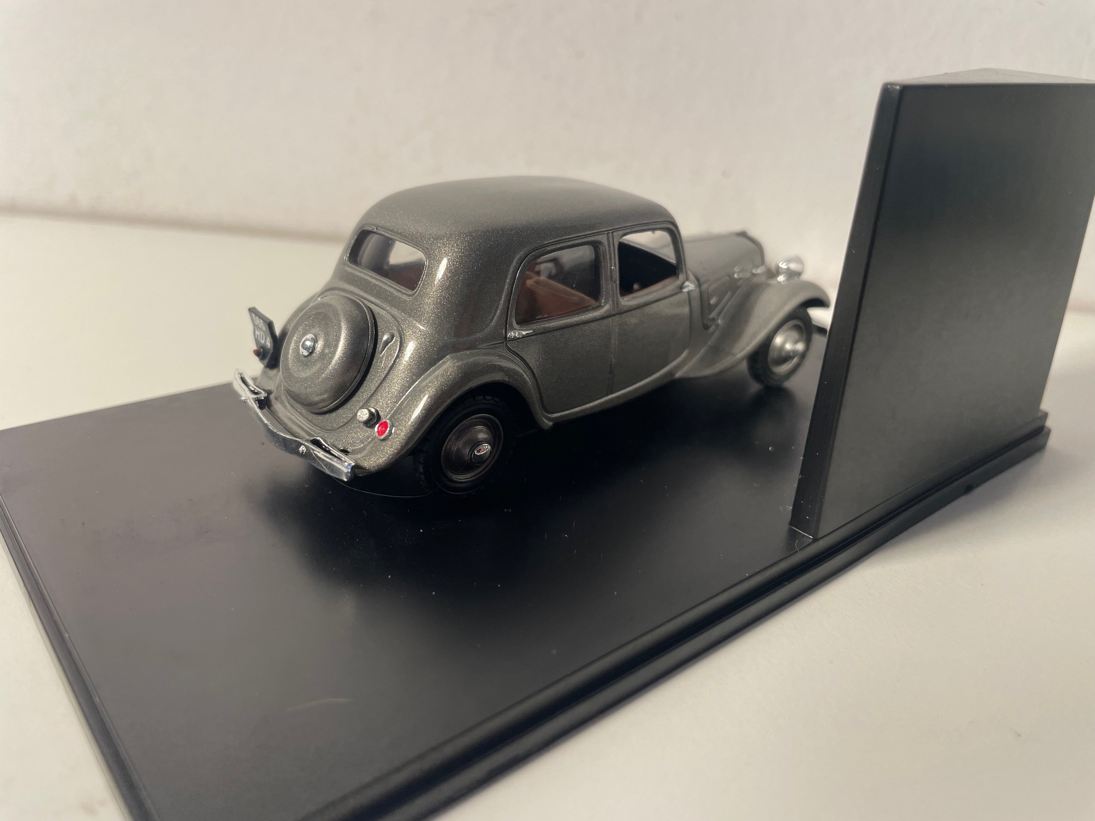 Citroën Traction 11 AL gréis vu 1936 (plexi Schacht)