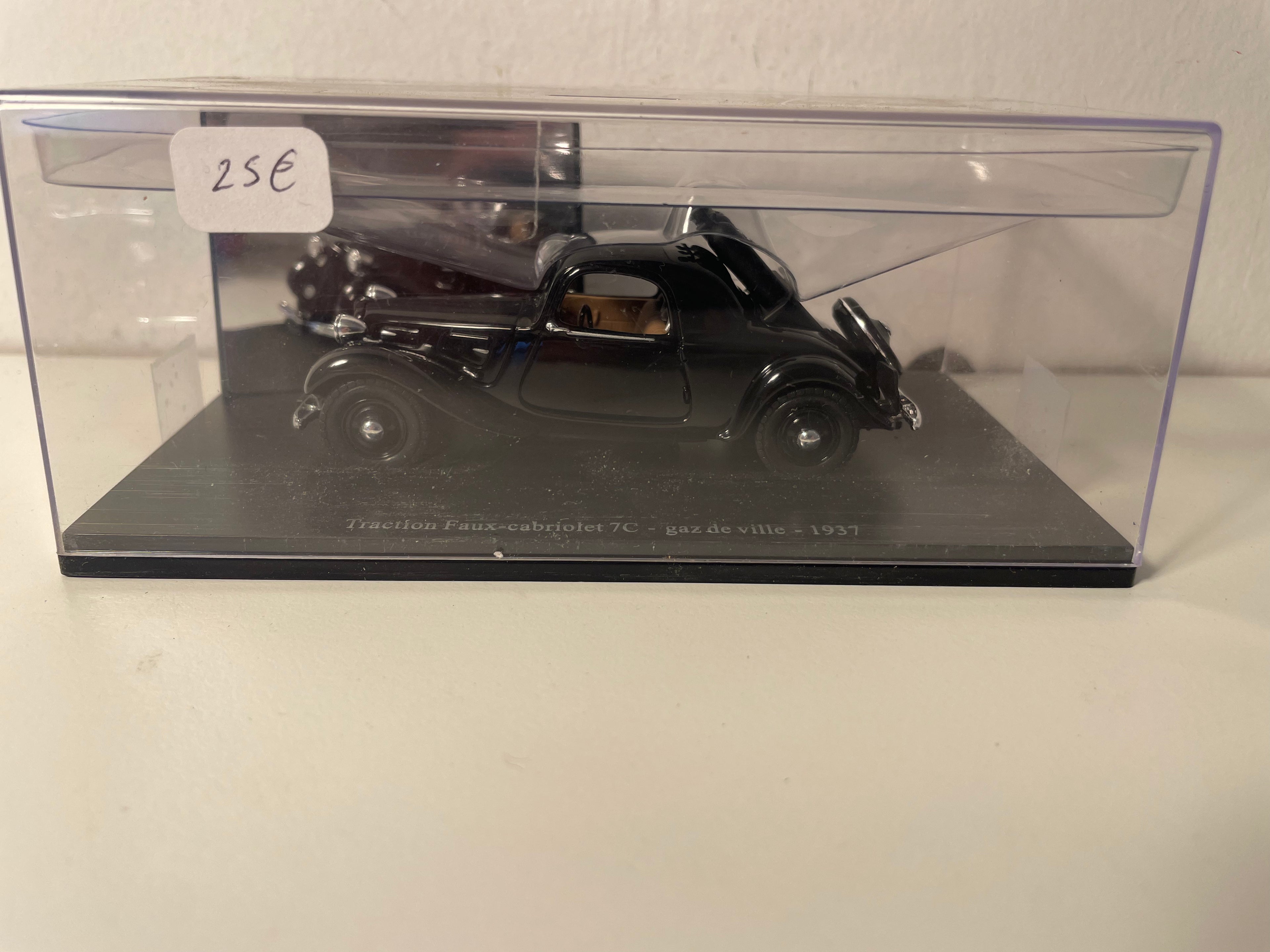 Citroën Traction faux-cabriolet 7C nera - gas di città del 1937 (scatola in plexiglass)