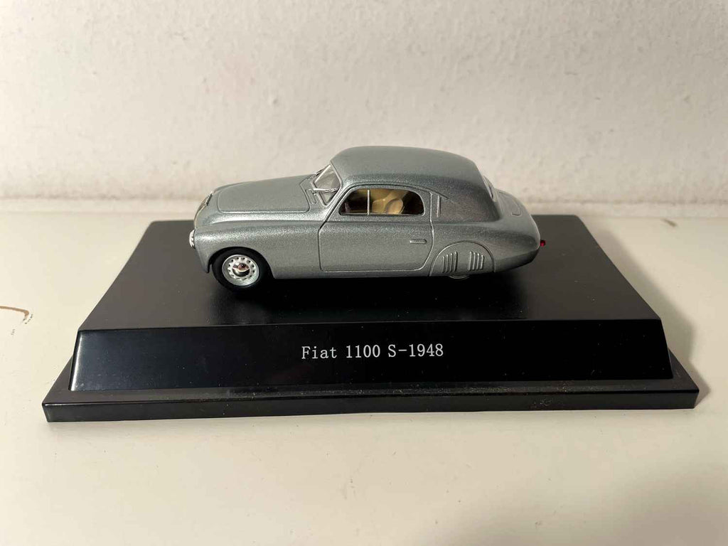 Fiat 1100 S szary z 1948 roku - kolekcja modeli Starline