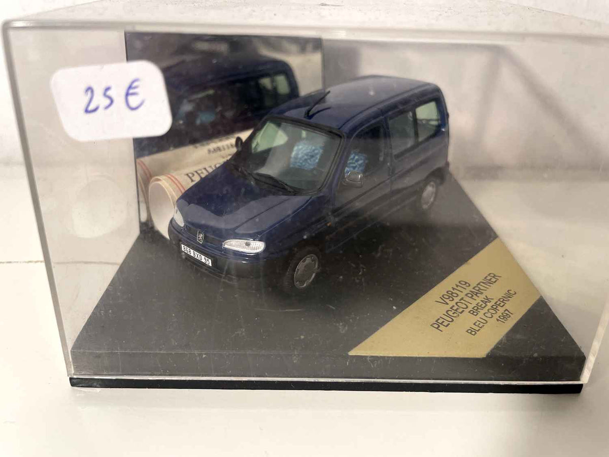 Peugeot Partner break bleu de 1997 (Vitesse)