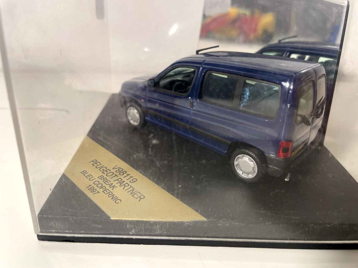 Peugeot Partner break bleu de 1997 (Vitesse)