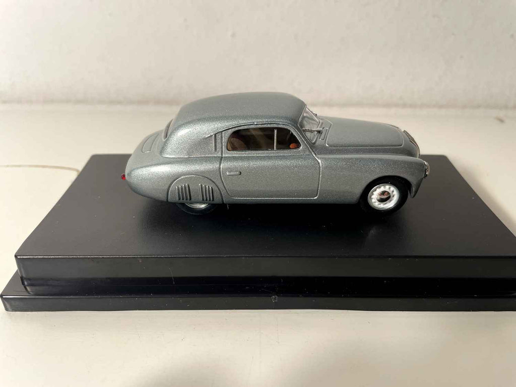 Fiat 1100 S szary z 1948 roku - kolekcja modeli Starline
