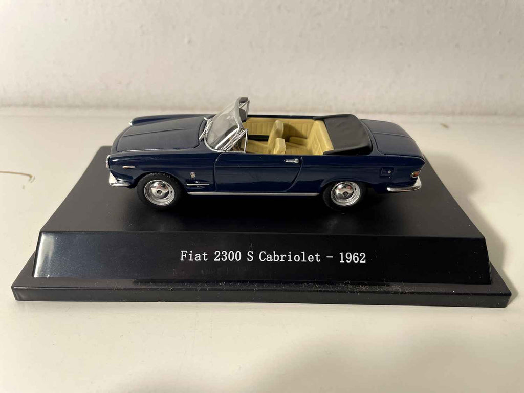 Fiat 2300 S Cabriolet blo vum 1962 - Sammlung Starline Modeller