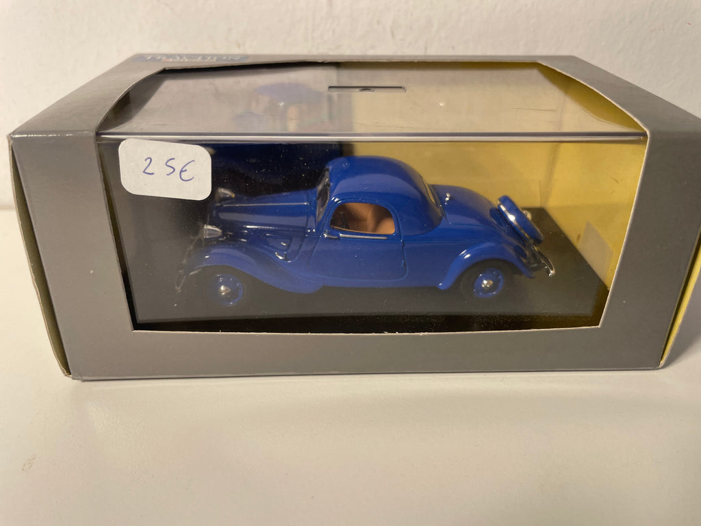 Citroën Traction 11 B coupé blu del 1938 (scatola plexi)