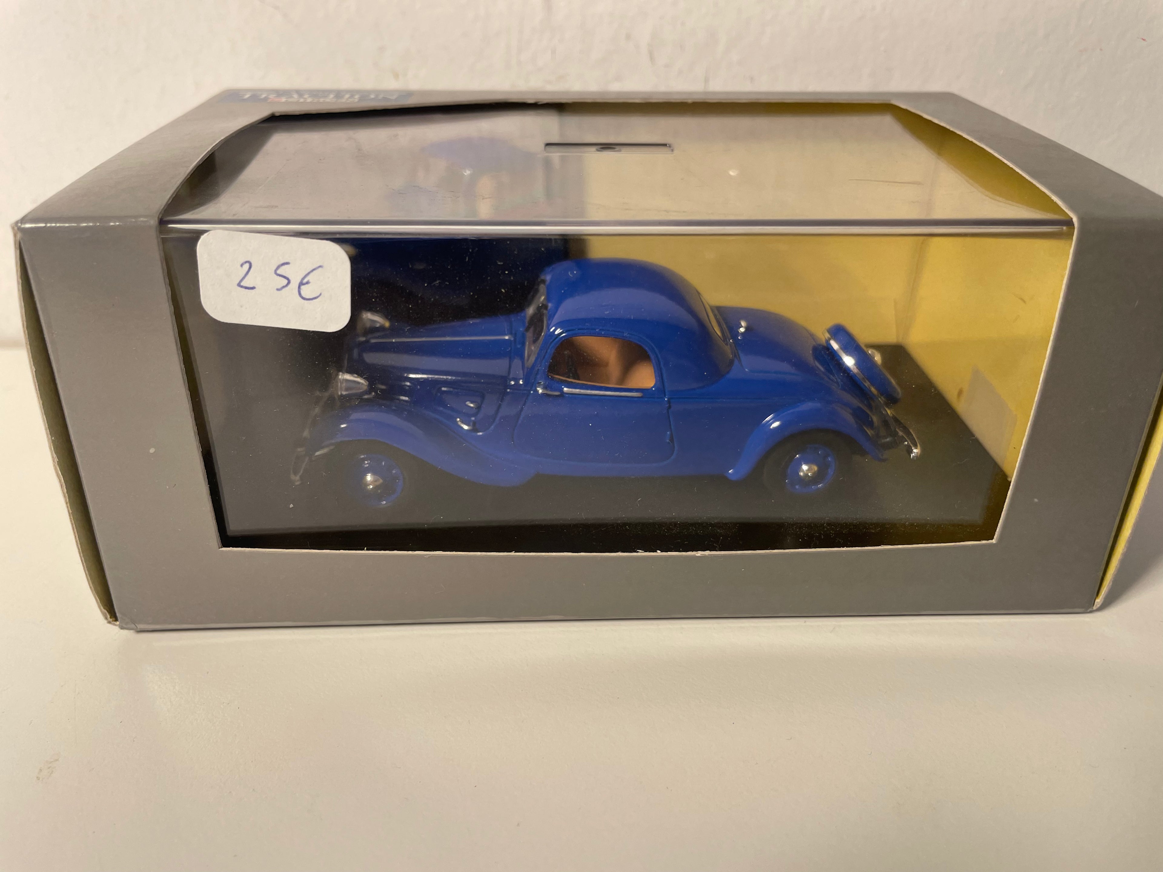 Citroën Traction 11 B coupé blu del 1938 (scatola plexi)