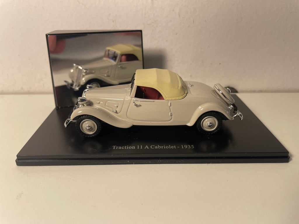 Citroën Traction 11 A cabriolet marrone chiaro del 1935 (scatola in plexiglass)