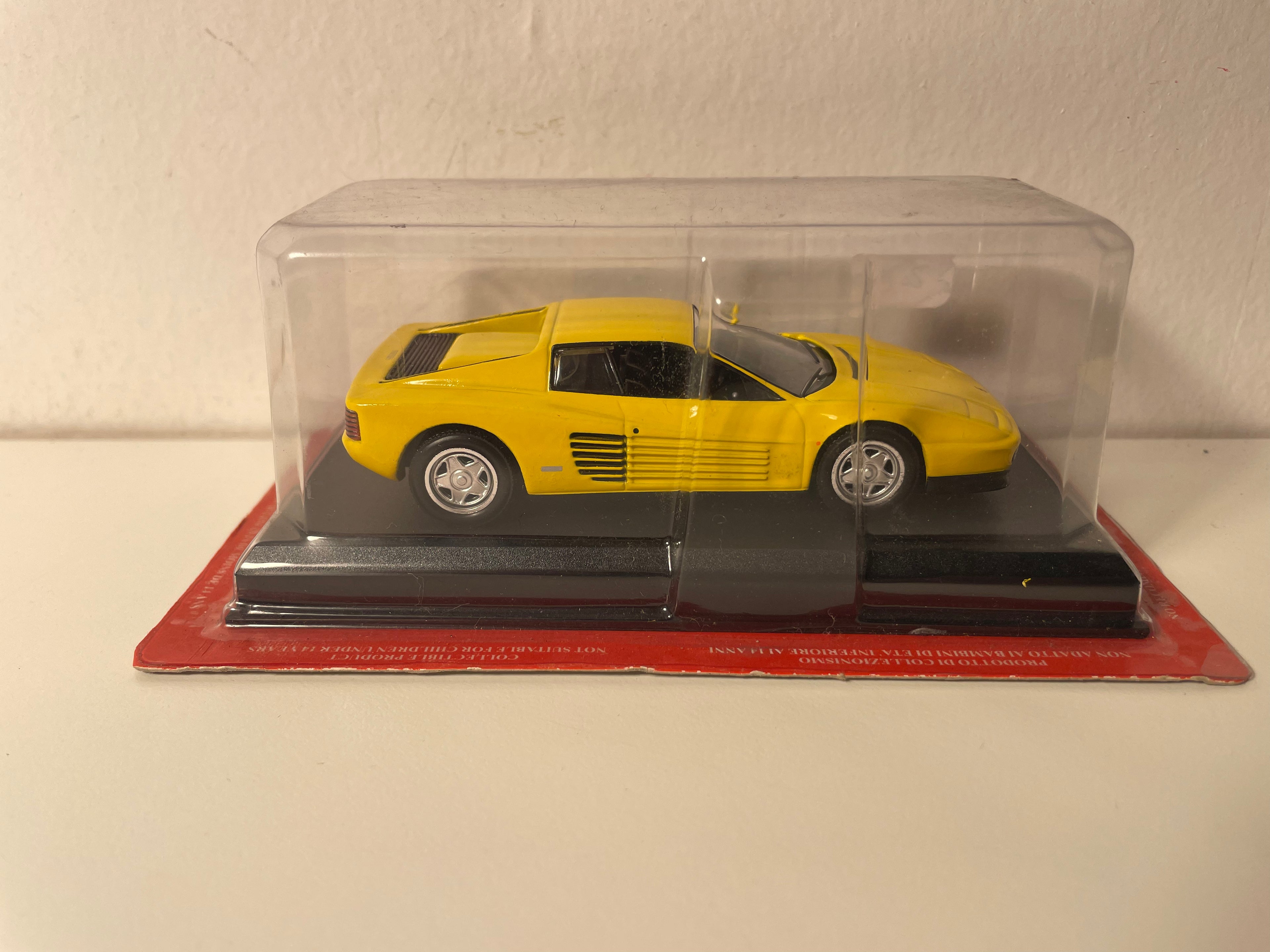 Ferrari Testarossa giel (blister)