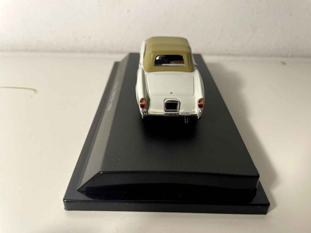 Fiat 1100 TV biała i brązowy dach z 1959 roku - kolekcja modeli Starline