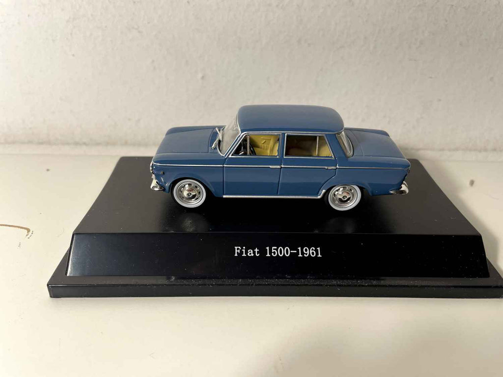 Fiat 1500 blu del 1961 - collezione modelli Starline