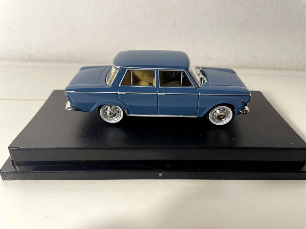 Fiat 1500 blu del 1961 - collezione modelli Starline